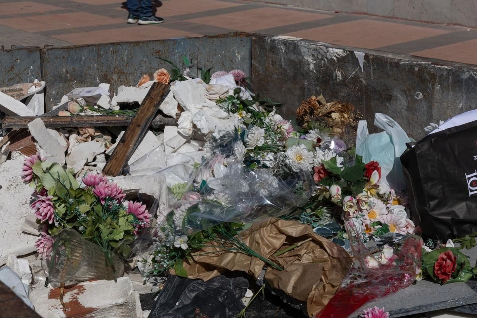 Día de Los Santos en el cementerio de San Fernando y San Eufrasio de Jaén, en imágenes