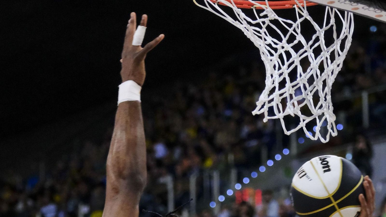 El Unicaja, campeón de Copa: Todas las imágenes del partido, la fiesta y la llegada a Málaga