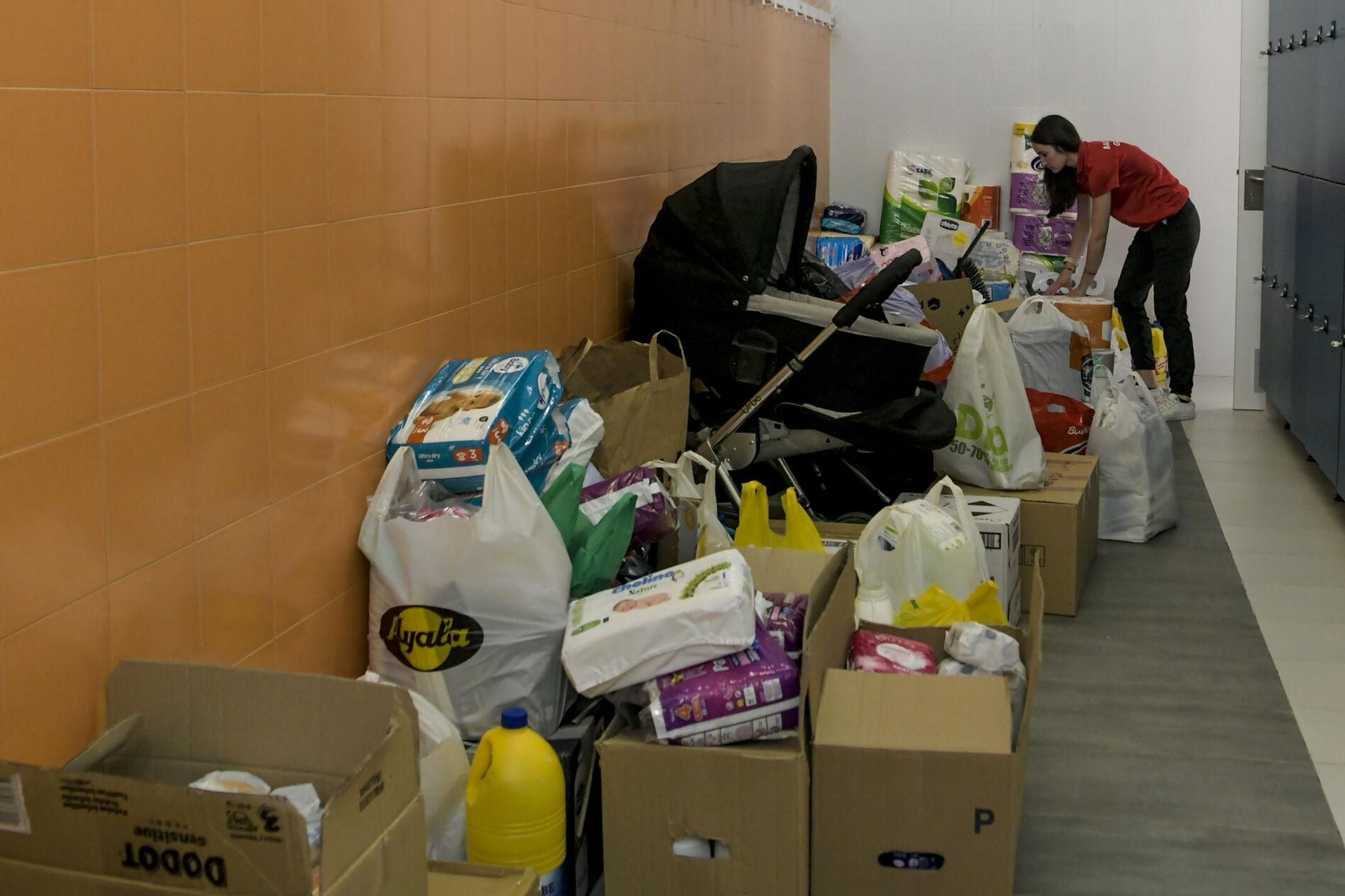 Galería | Granada se entrega a los afectados por la DANA de Valencia con recogidas solidarias