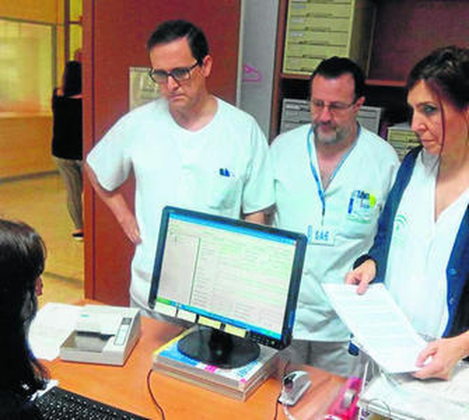 Momento de la presentación del escrito y las firmas.