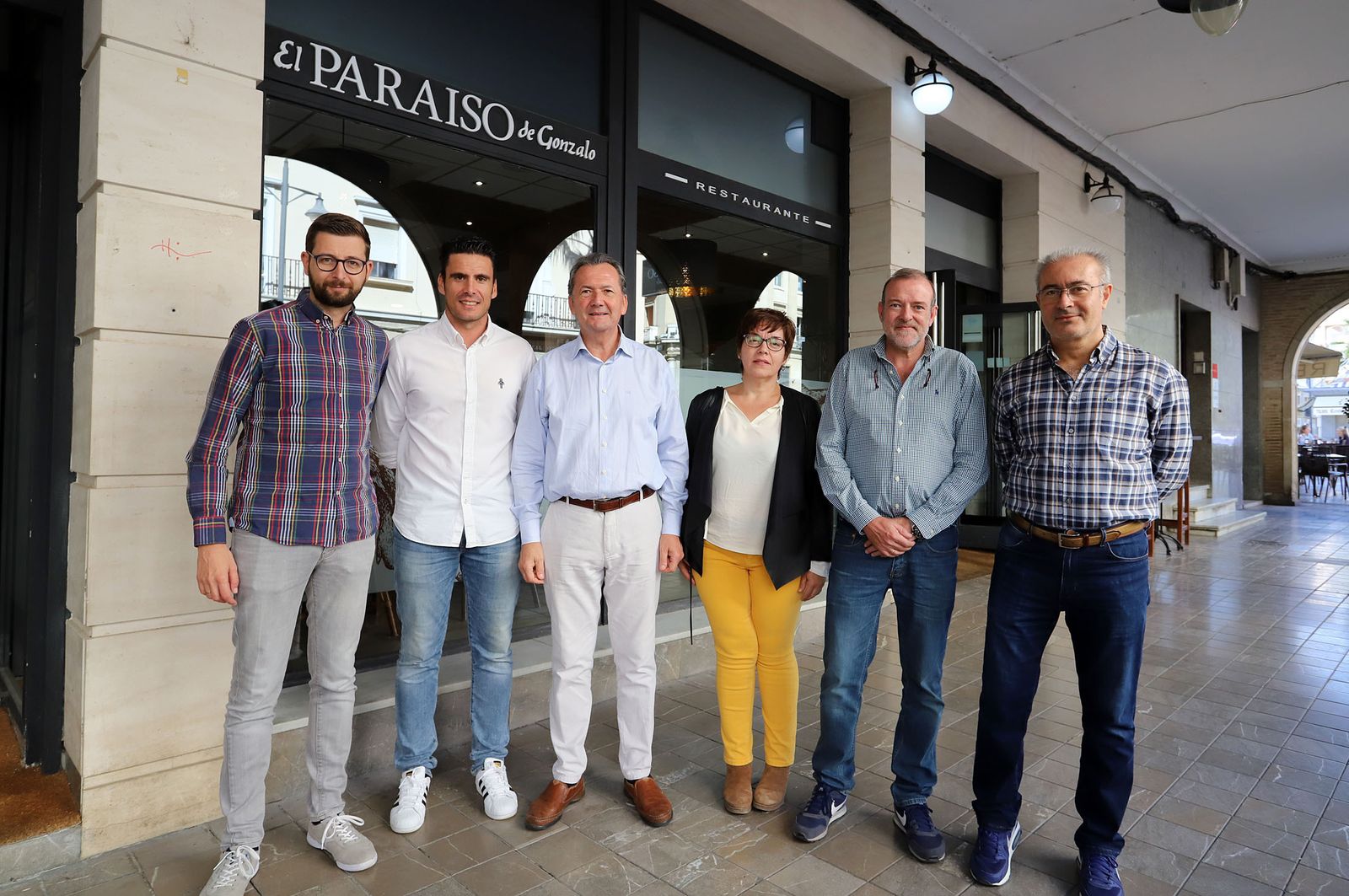 María Eugenia Lorenzo y Juan Antonio Zamora, junto a Gonzalo Rodríguez el resto de participantes en la Tertulia Deportiva de ‘Huelva Información’.