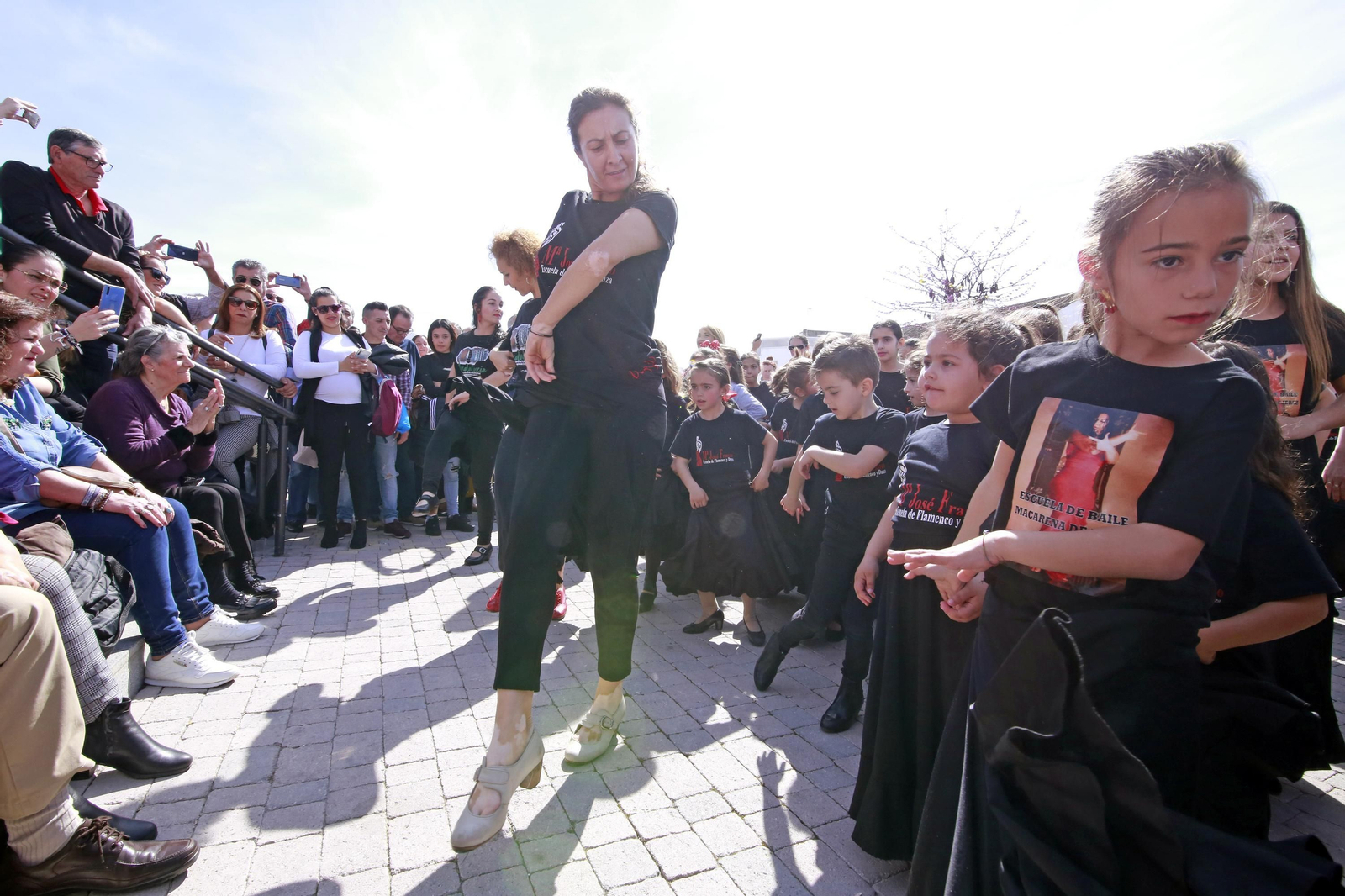 Himno Andaluz a guitarra y flashmob flamenco por el día de Andalucía