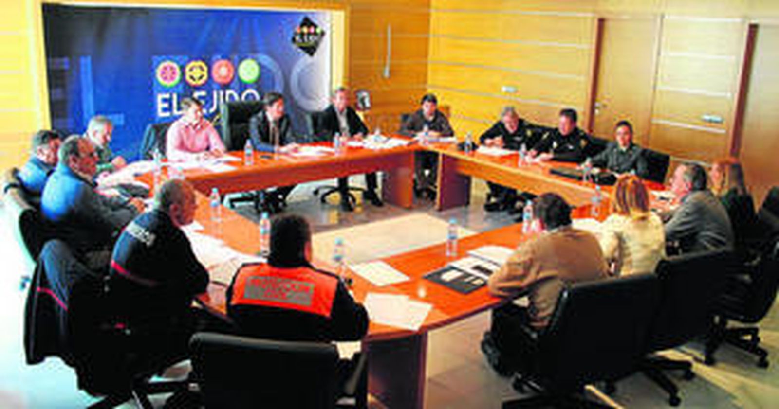 Un momento de la celebración de la Junta Local de Seguridad, ayer en el Ayuntamiento ejidense.