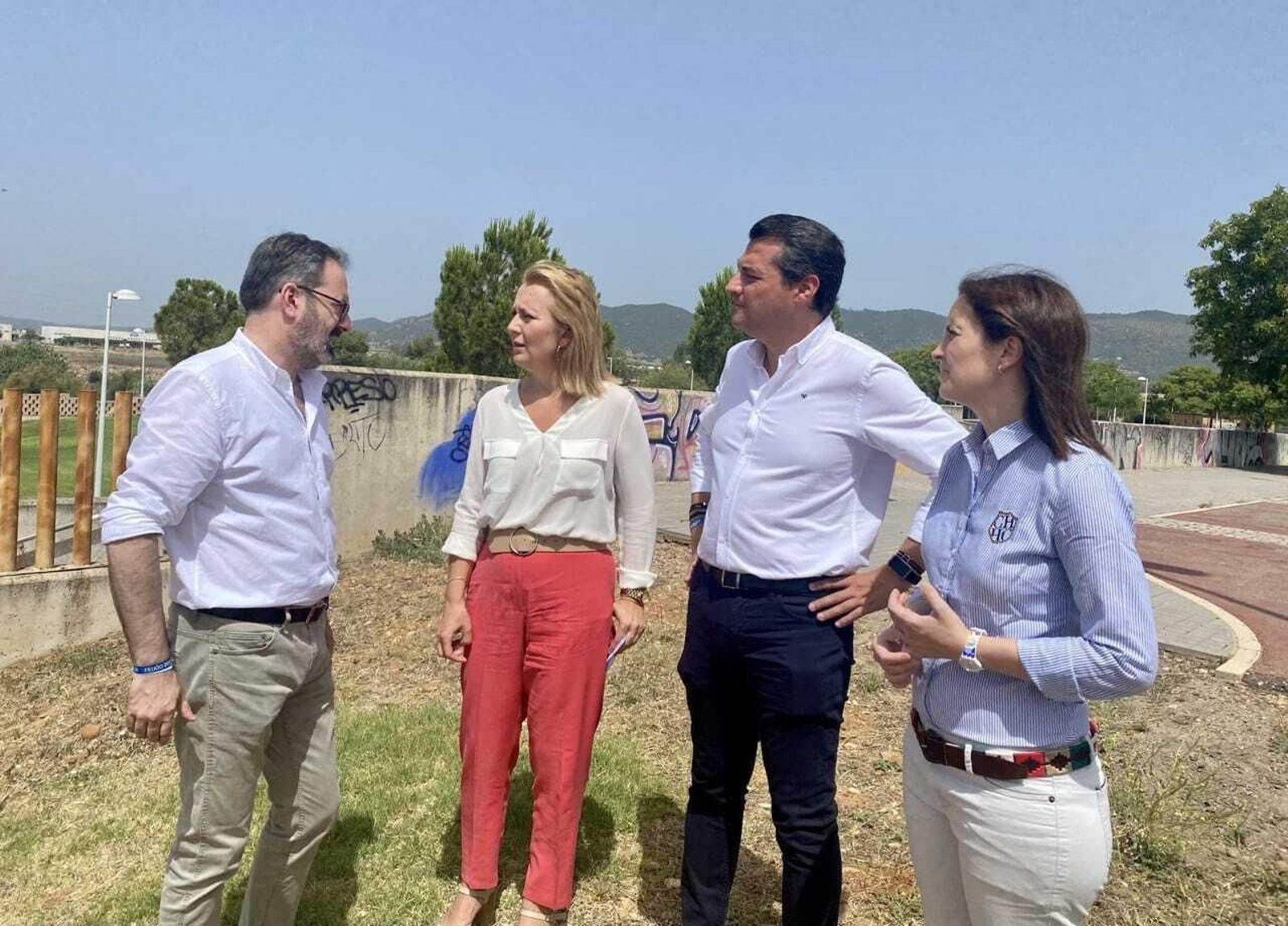 Adolfo Molina, Isabel Prieto, José María Bellido y Cristina Casanueva, antes de su comparecencia.