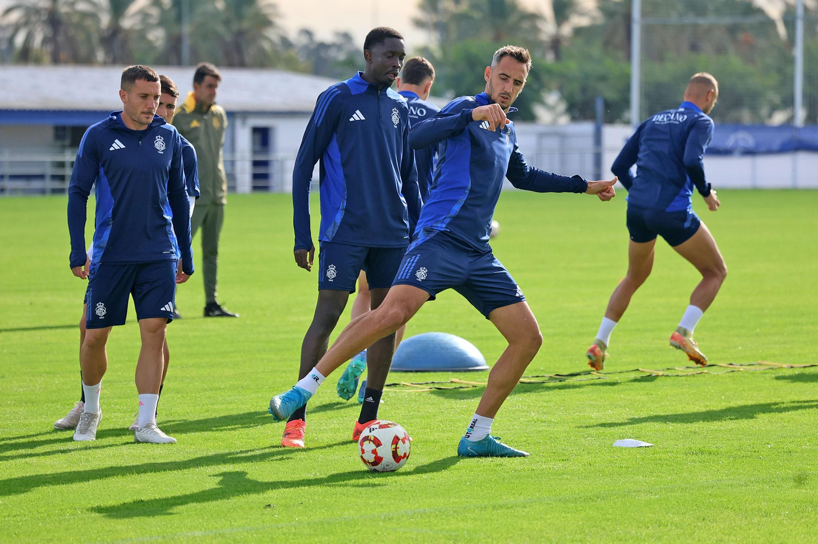 Imágenes del entrenamiento del Recre en la Ciudad Deportiva Francisco Mendoza