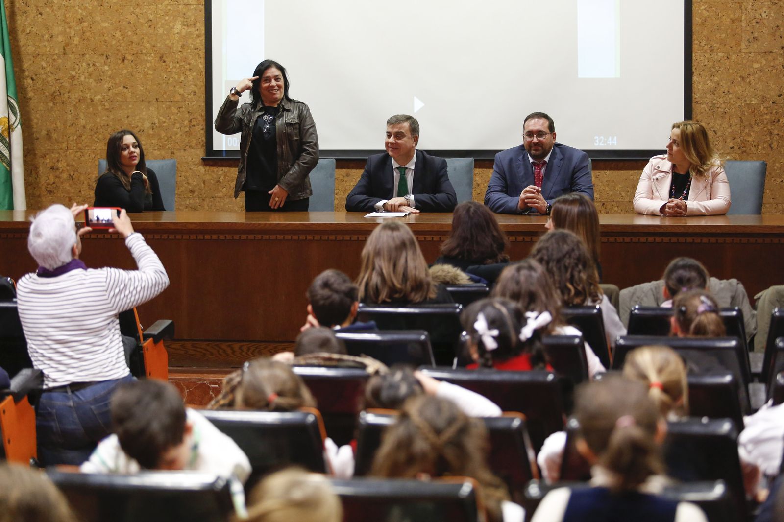 Imagen de la app en la que se cuenta Platero y yo en lenguaje de signos.