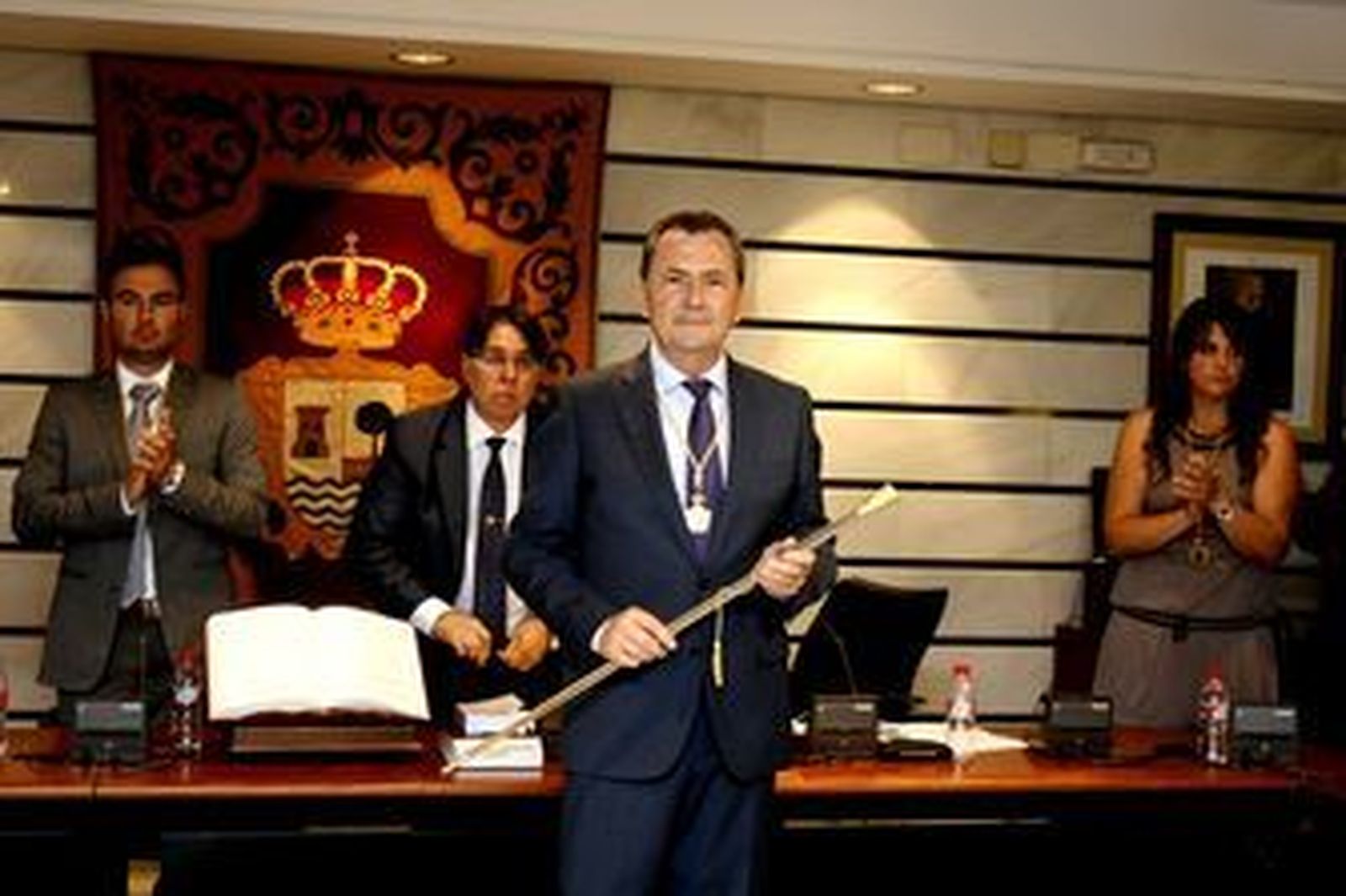 El alcalde de Punta, en Comisaría 48 horas después de su investidura