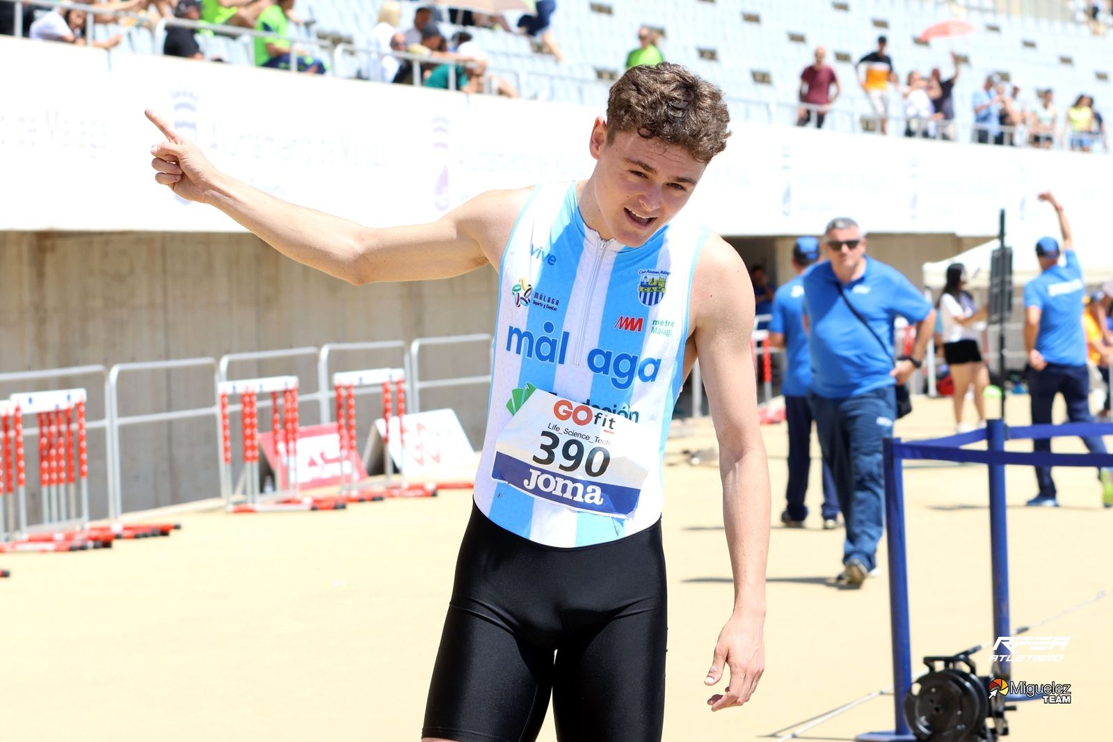 Alejandro Nuñez y el 4x100 del Nerja, campeones de España sub 18 en Málaga