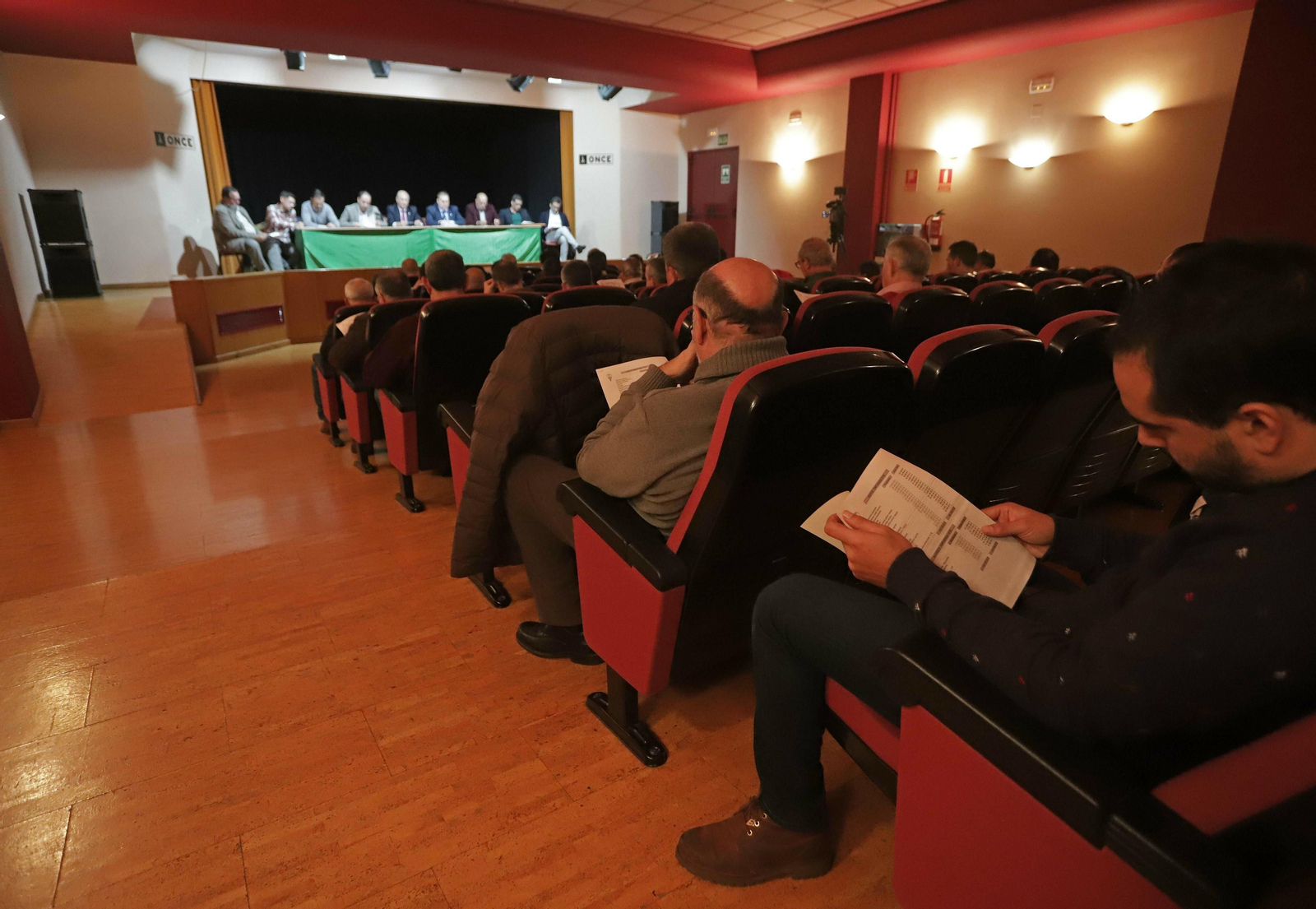 Una asamblea del Algeciras CF, en el edificio Baluarte.