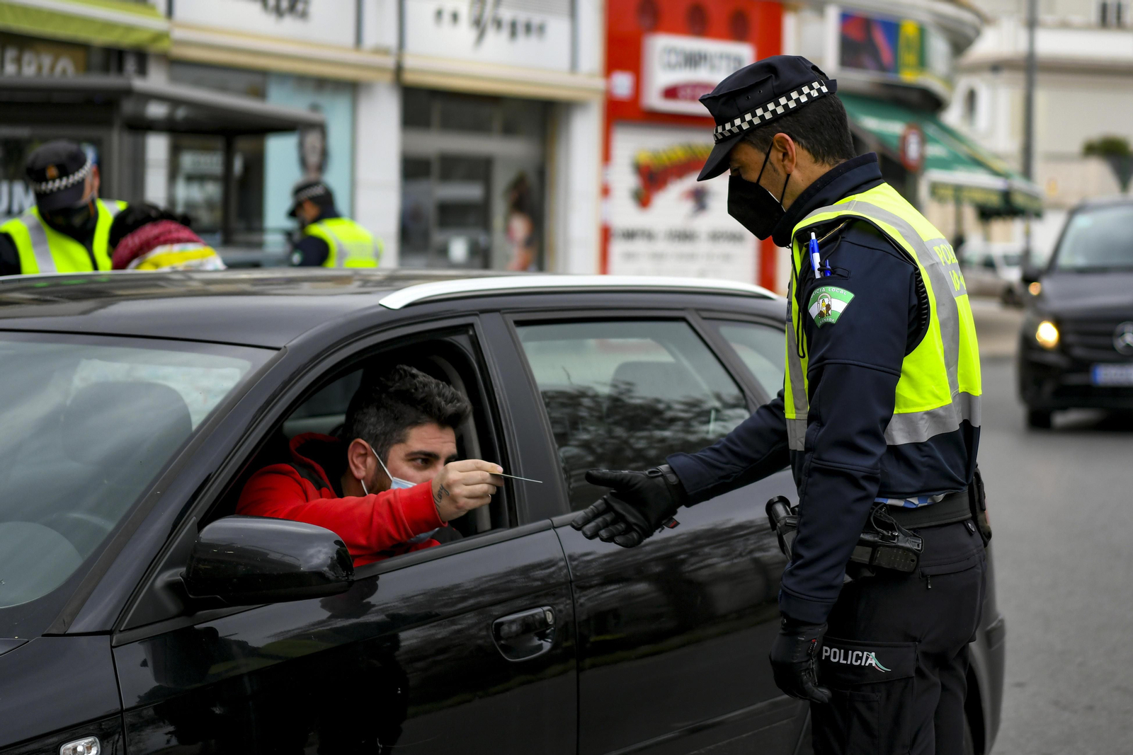 Un control de movilidad en Granada capital