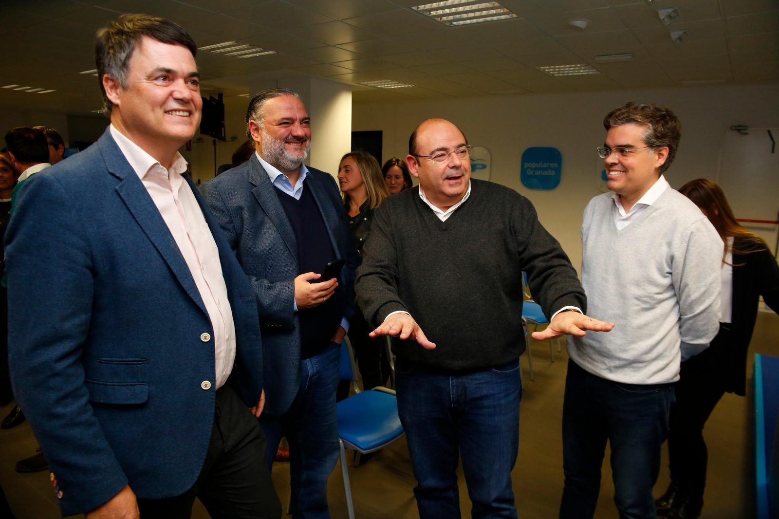 Así vive el PP de Granada la noche electoral del 10-N: "Optimismo y positivismo" popular durante el escrutinio