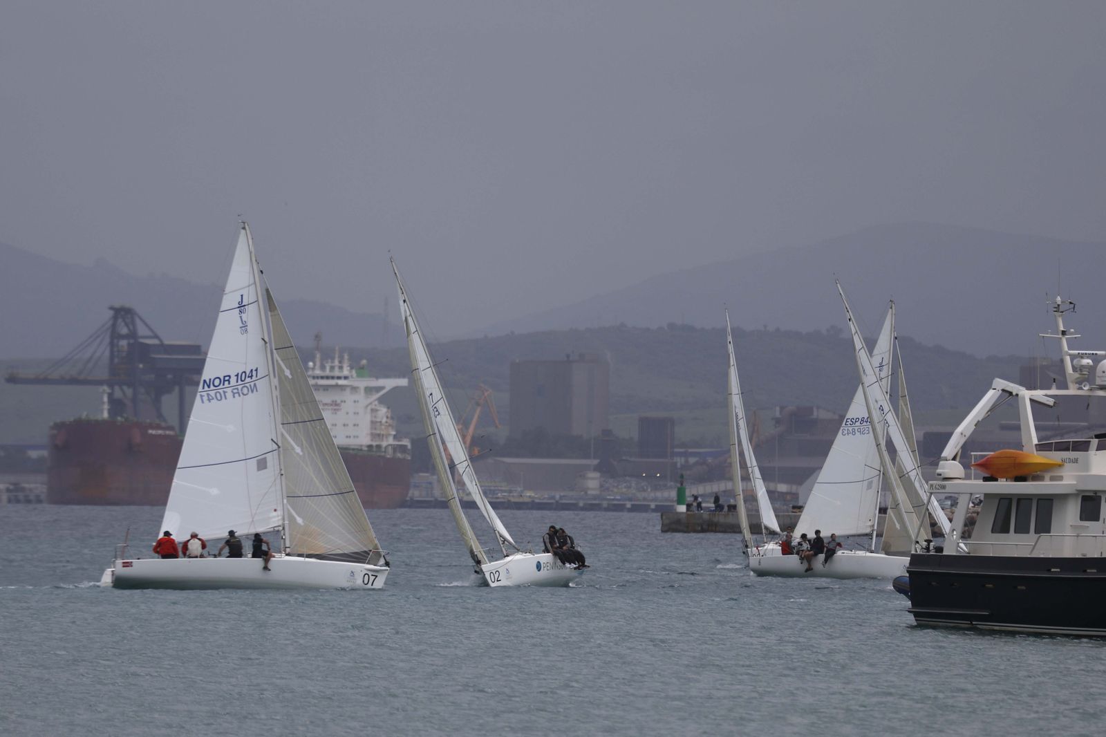Las fotos de la primera jornada del Campeonato de Andalucía de vela J/80 en La Línea