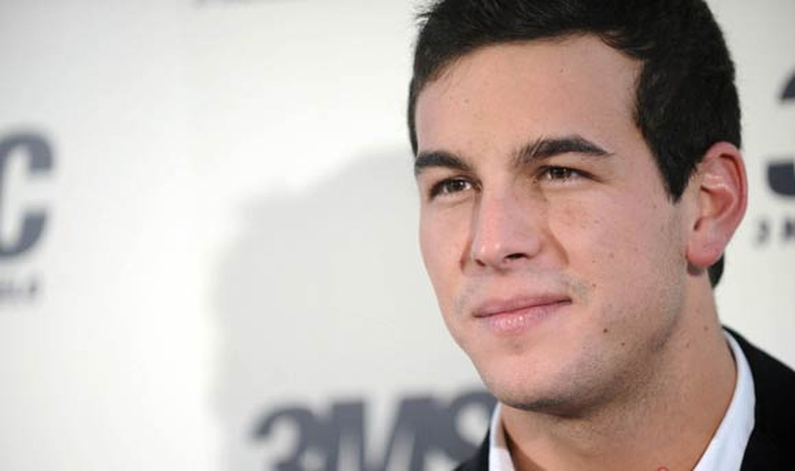 Mario Casas firma en Sevilla el DVD de '3MSC'