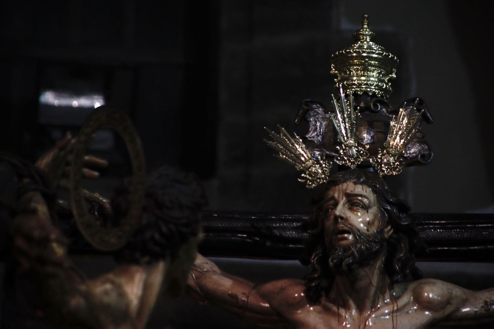 Las imágenes del Perdón en la Madrugada de la Semana Santa de Cádiz 2023