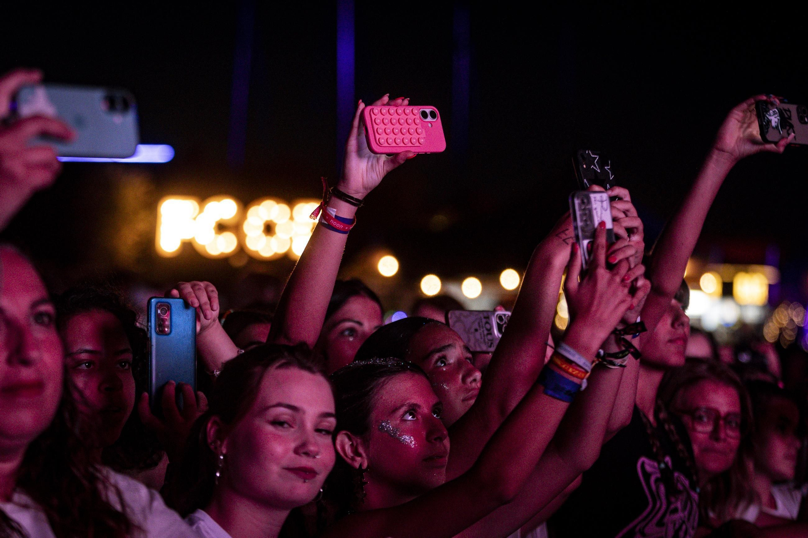 Búscate en el concierto de Emilia en el Concert Music Festival