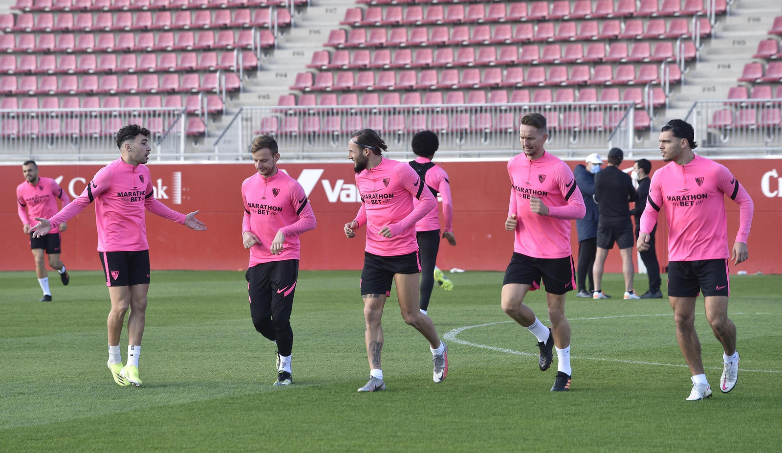Munir, Rakitic, Gudelj, De Jong y Rekik, en el entrenamiento de ayer.