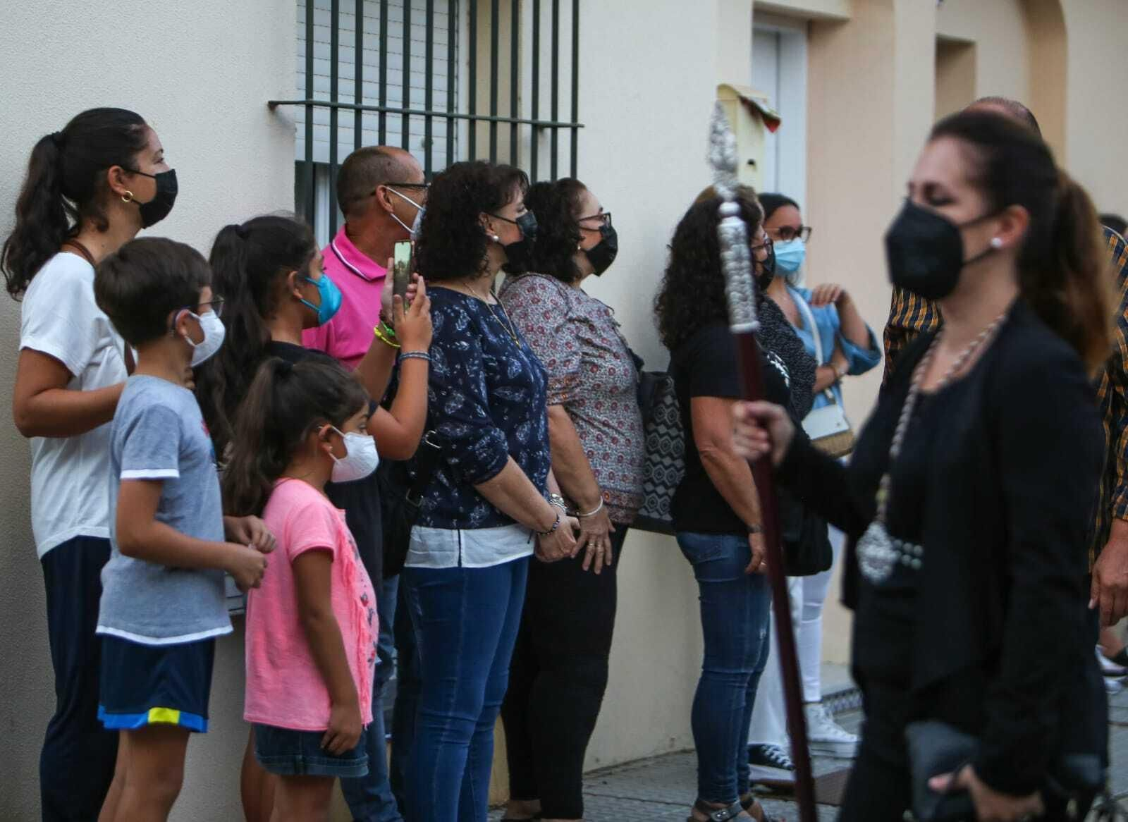 Primera salida de una imagen cofrade por las calles de Chiclana desde el inicio de la pandemia.