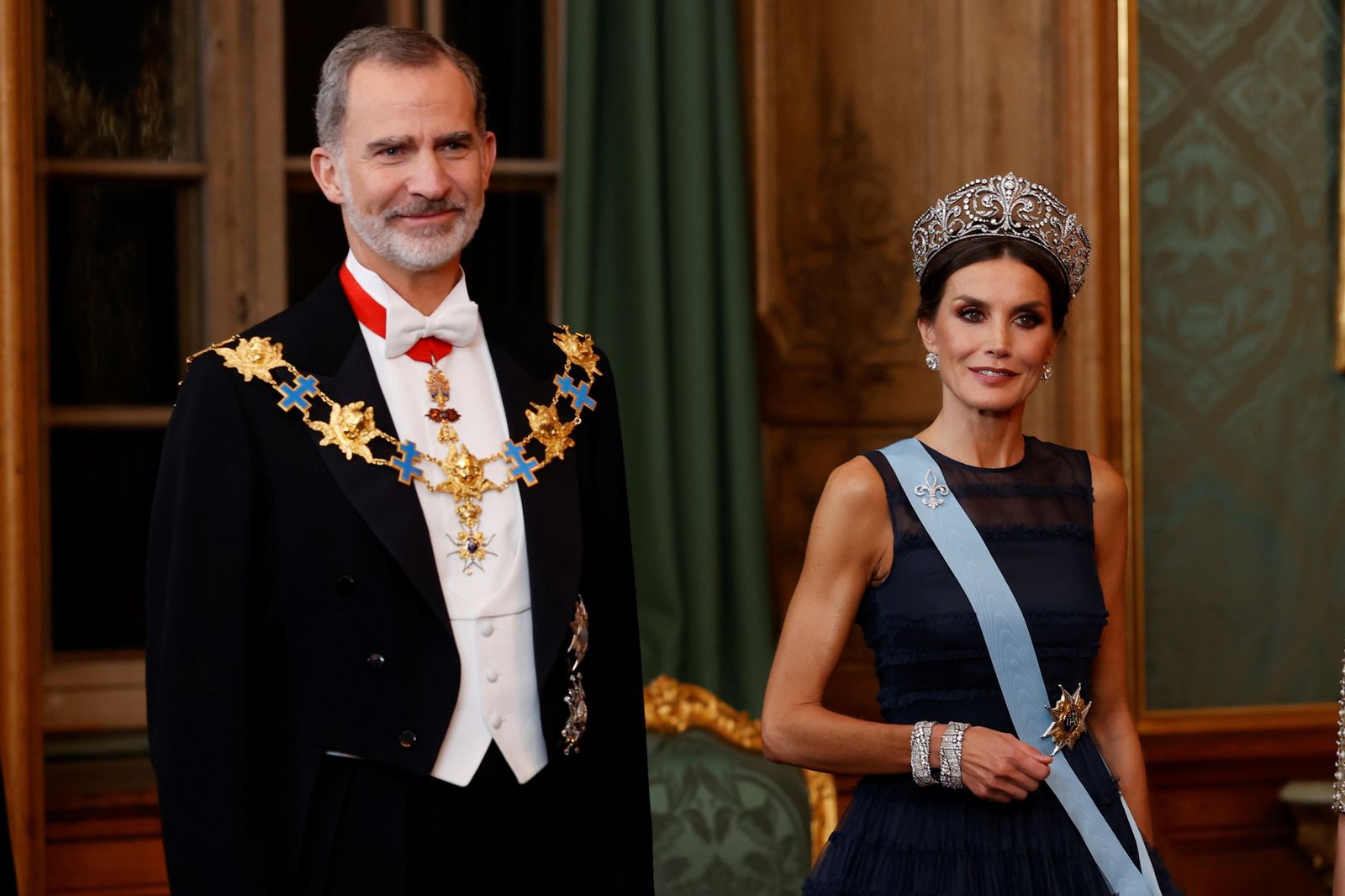Los Reyes, poco antes de la cena de gala celebrada en el Palacio de Estocolmo durante su viaje oficial.