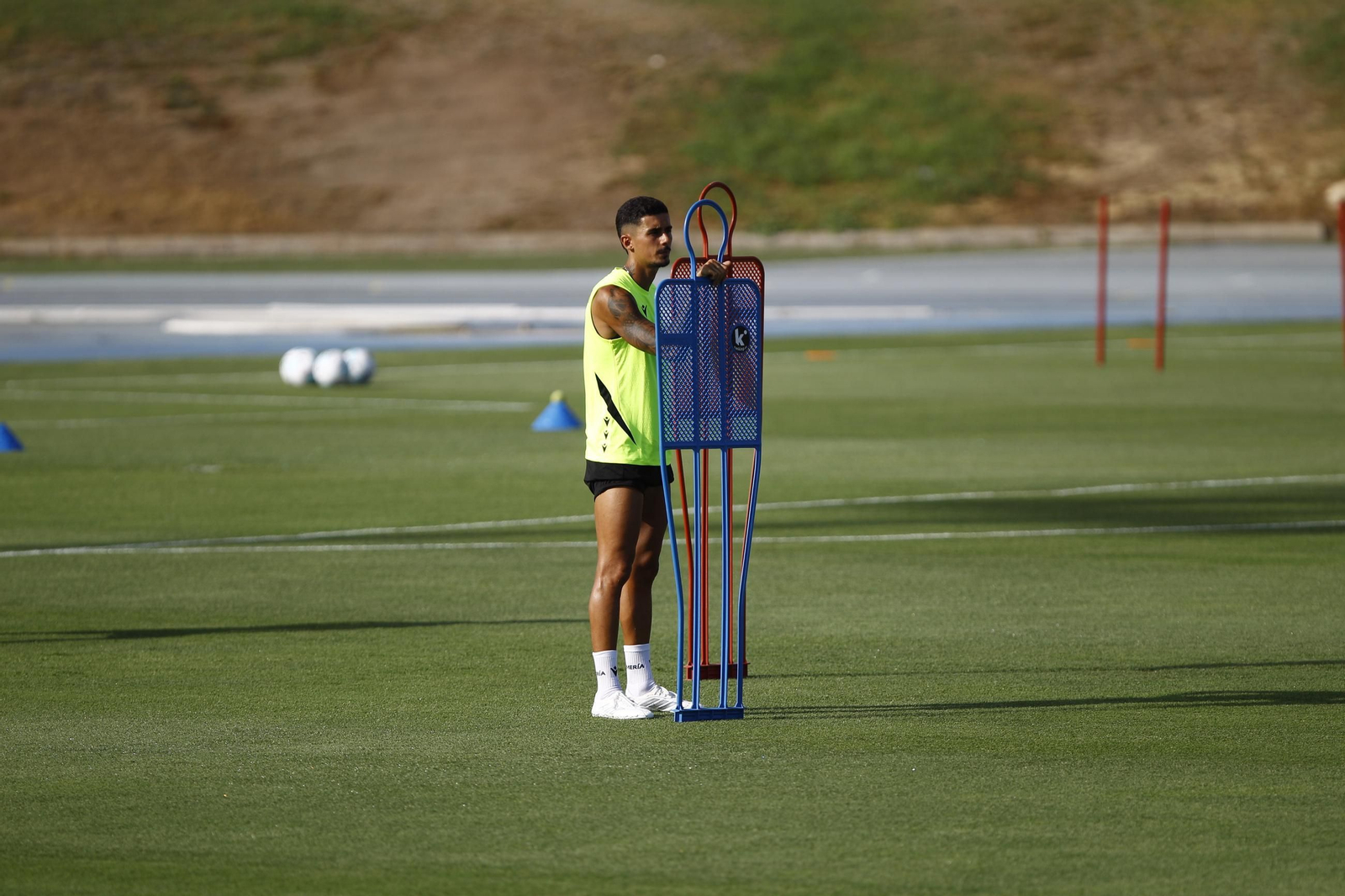 Primer entrenamiento de la Temporada 2025-2026 de la U.D. Almería, en imágenes