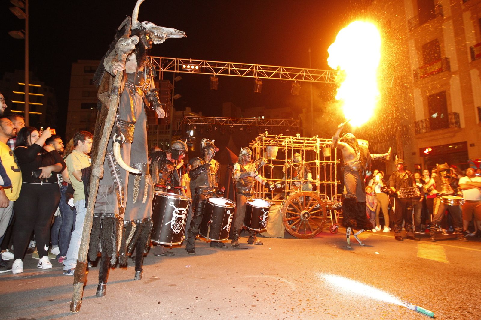 Un séquito de seres oscuros llevó el terror al centro.