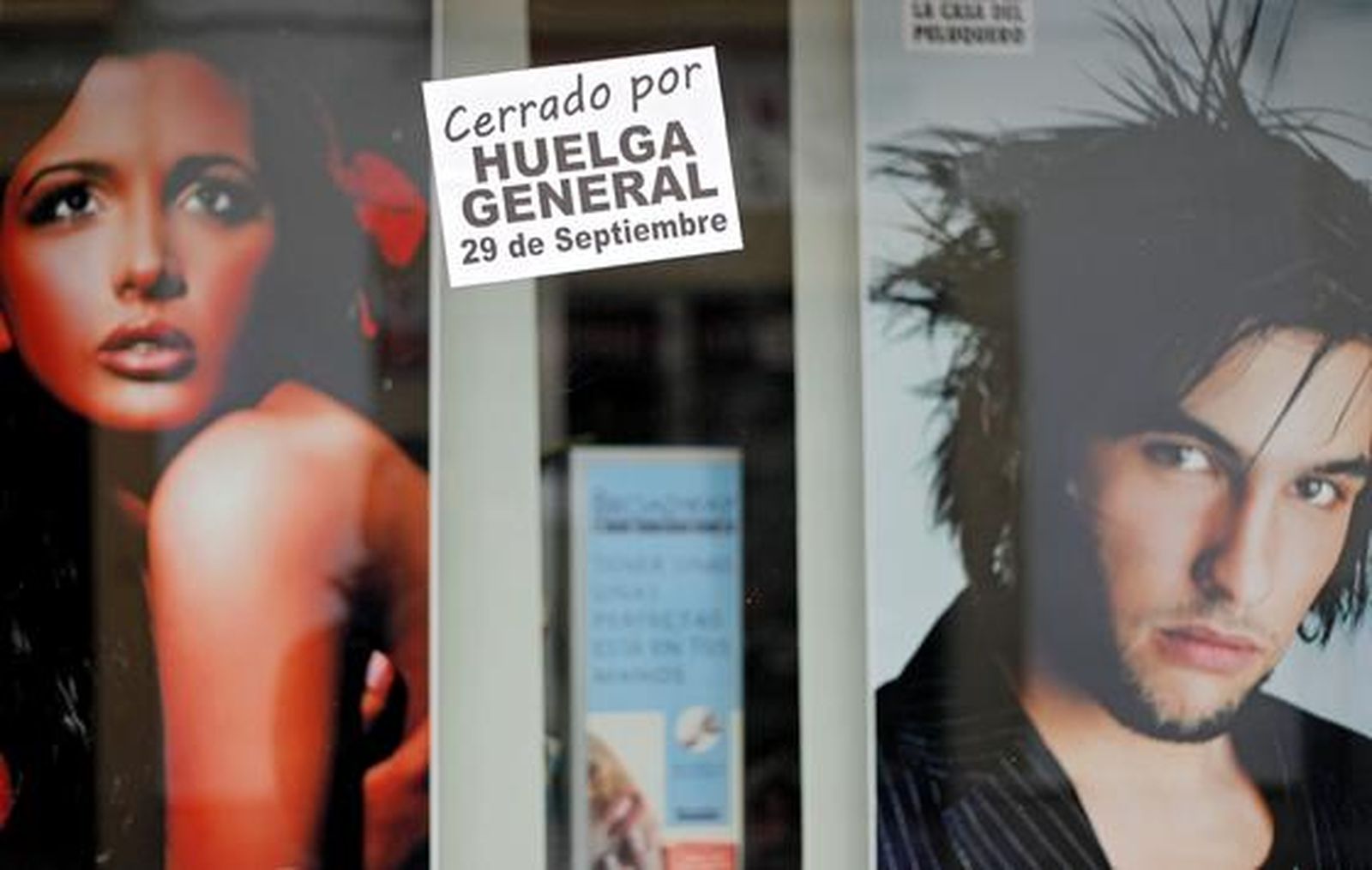 Los piquetes tomaron el centro de la capital desde primera hora de la mañana para impedir la apertura de comercios y empresas. /Jesús Marín