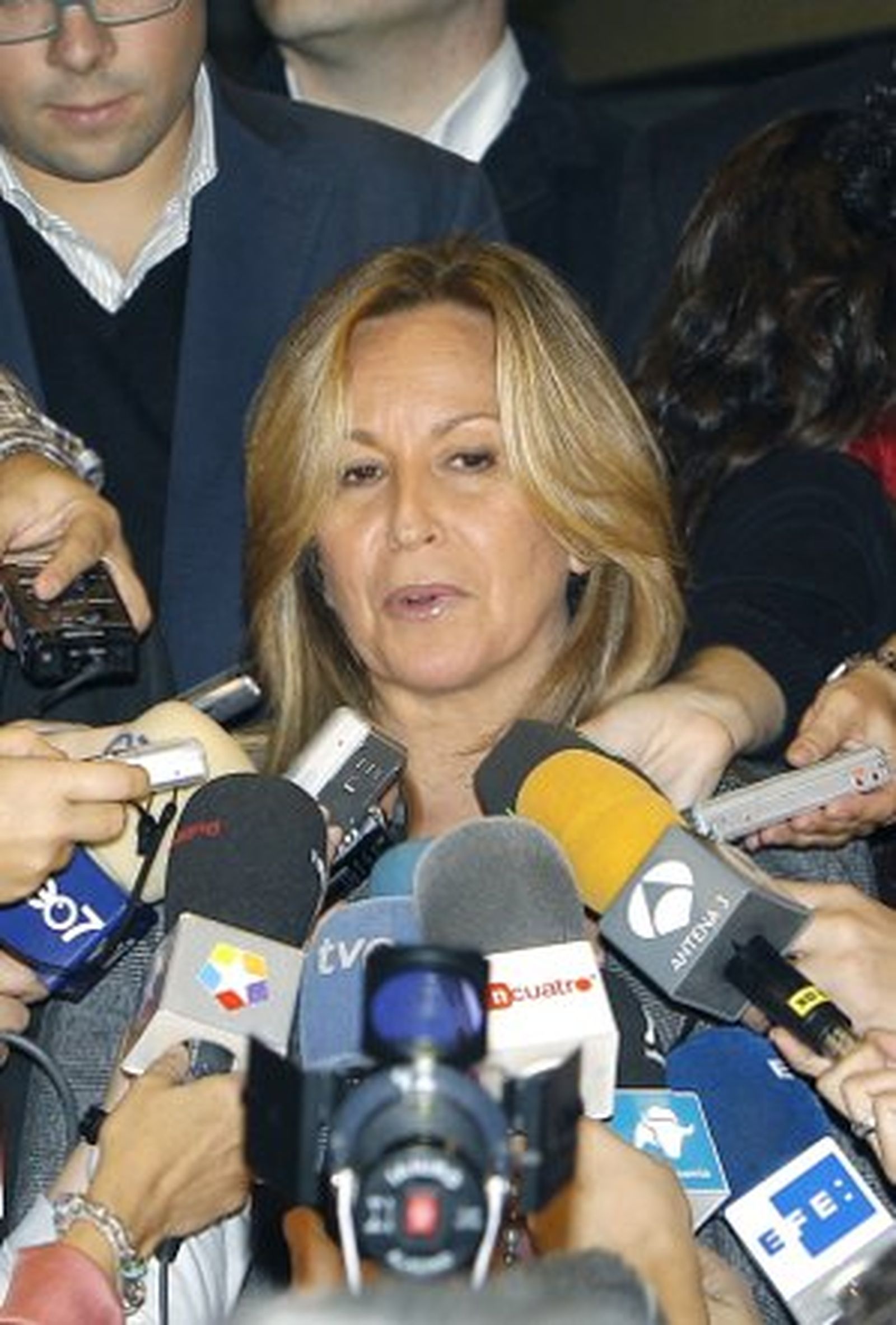 Jiménez pide "respeto" a Guerra tras referirse a ella como "señorita Trini"