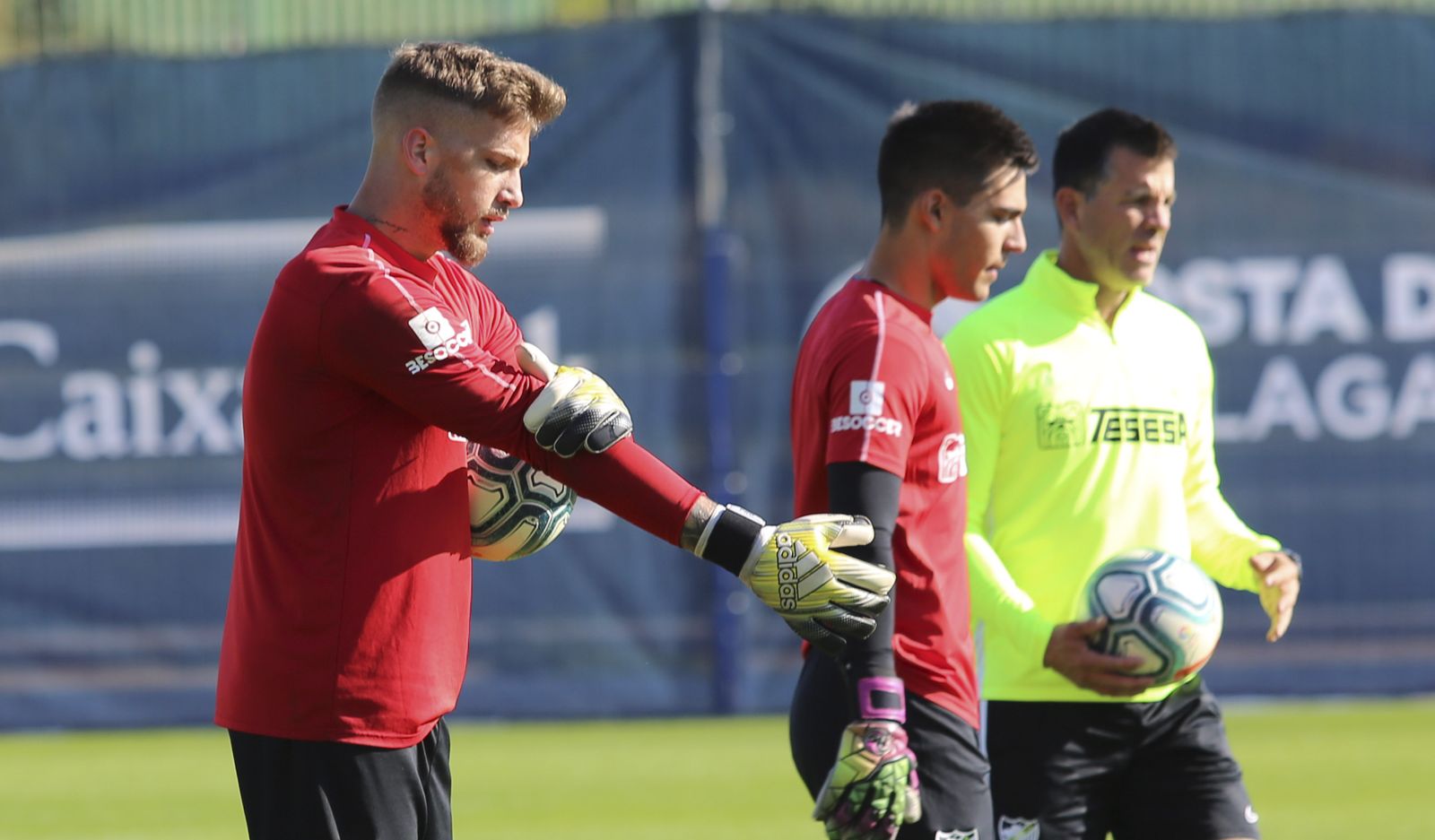 Adrián, Renato Santos y Lombán pisan césped