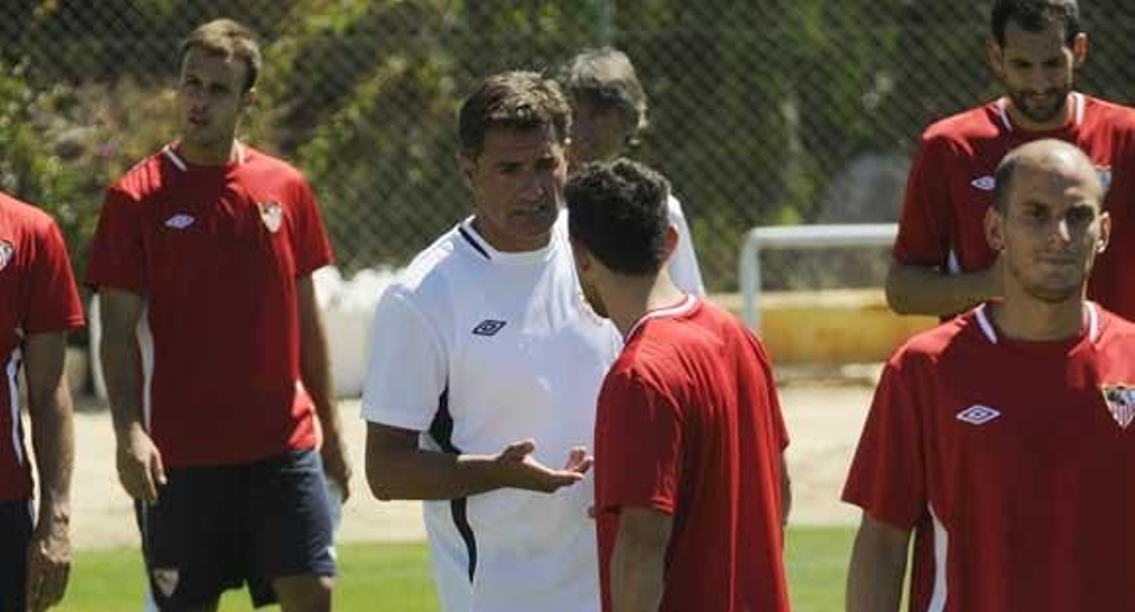 Cicinho se 'desmarca' y llega hoy