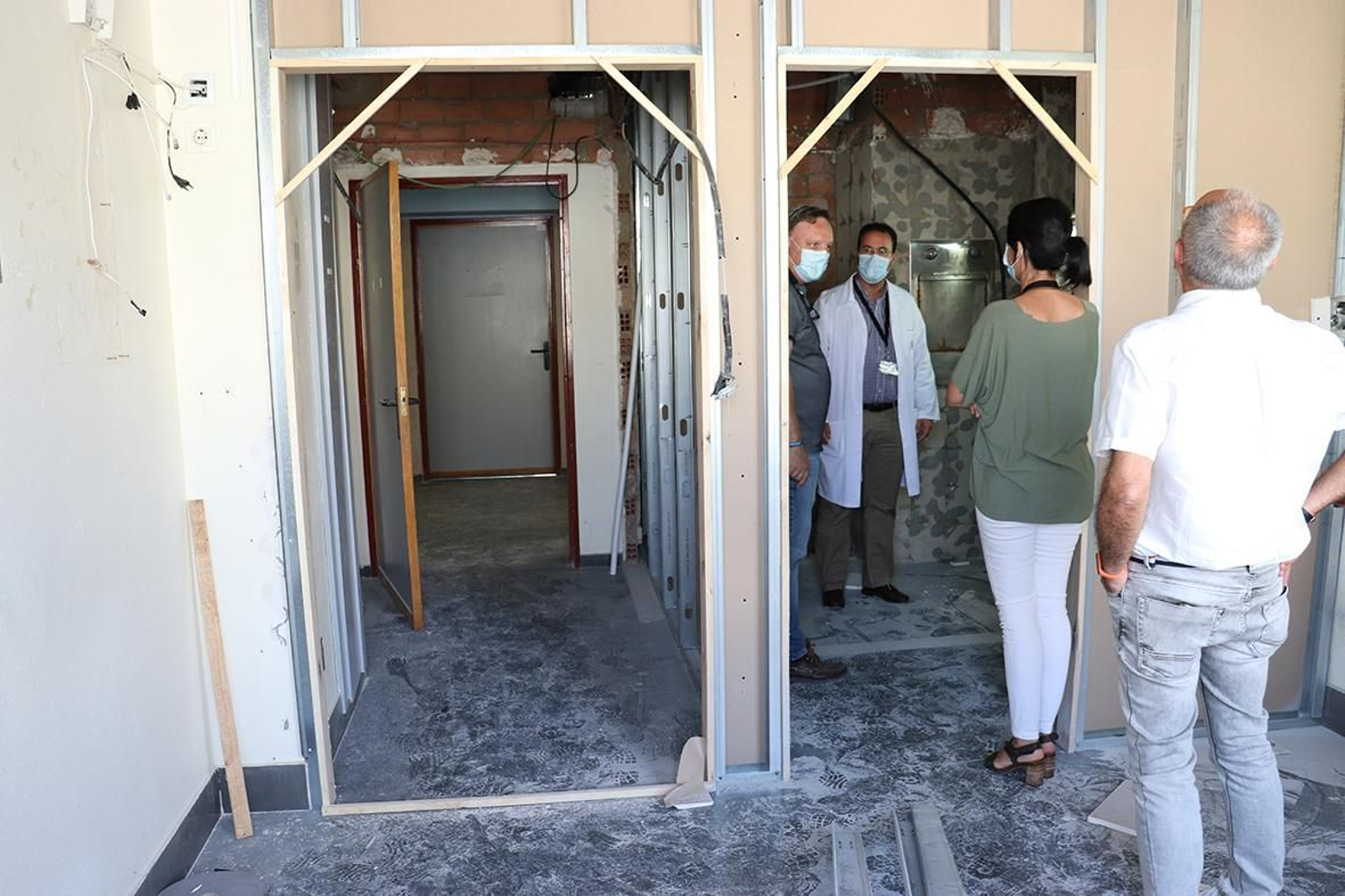 Obra en un ala del Hospital Juan Ramón Jiménez