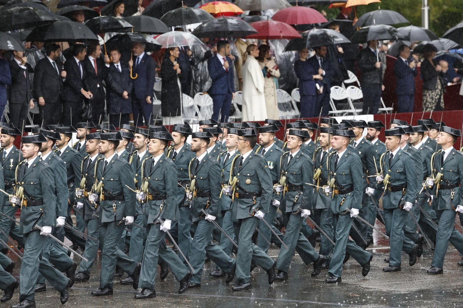 El desfile militar del Día de la Hispanidad, en imágenes
