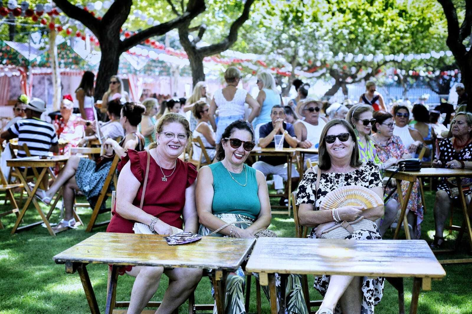 Búscate en las imágenes del Día de la Mujer de la Feria del Carmen de San Fernando