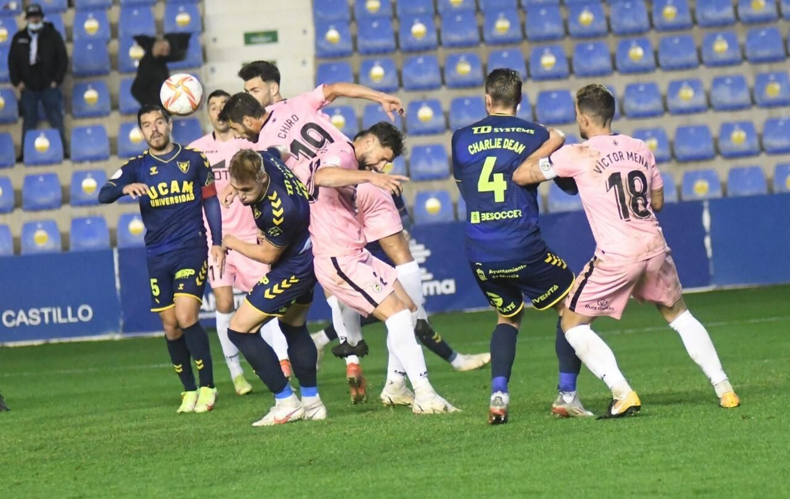 Las fotos del UCAM Murcia - Real Balompédica (1-0)