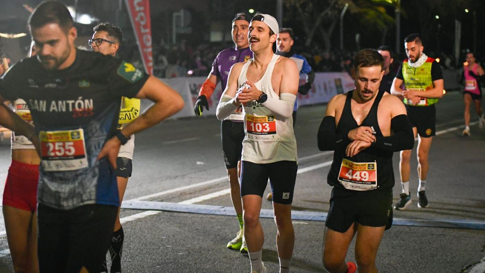 En imágenes: búscate en tu llegada a meta de la Carrera de San Antón 2025 (2)
