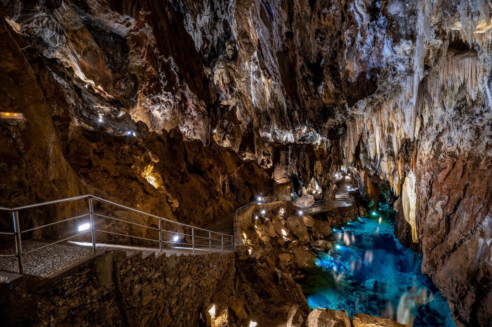 ¿Te gustaría visitar gratis la Gruta de las Maravillas?