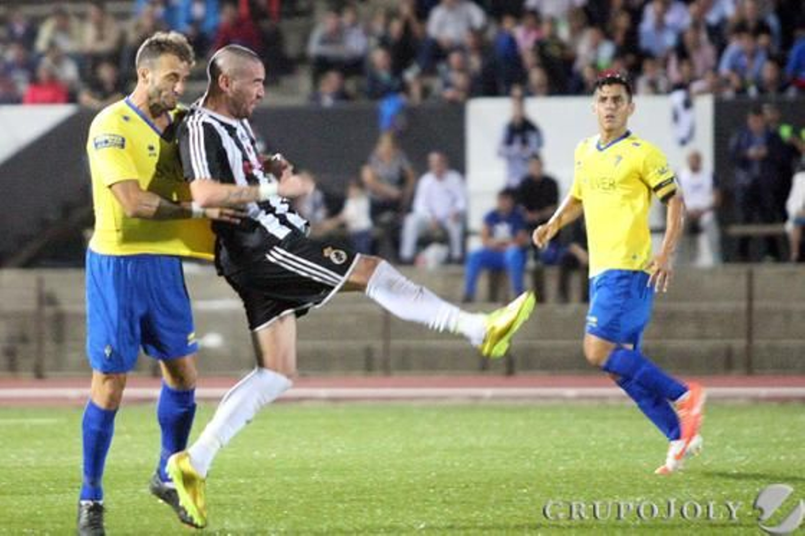 Copi pugna con Servando. 

Foto: Paco Guerrero