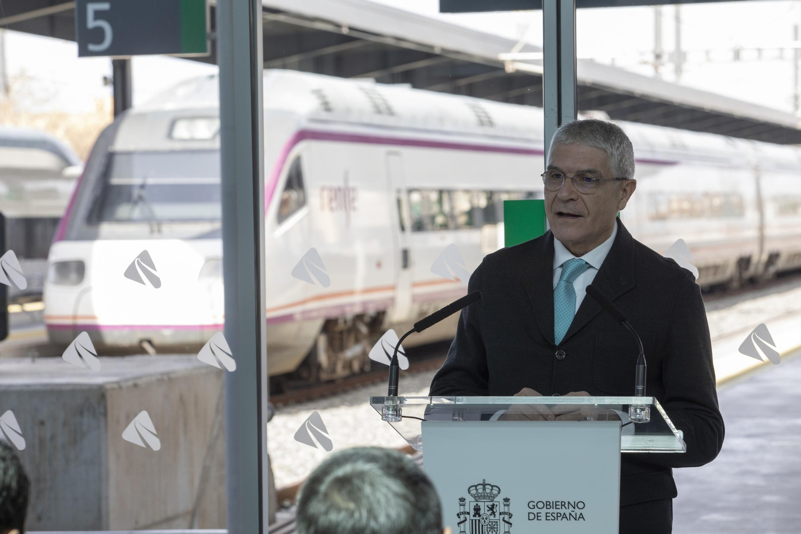 El primer viaje del AVE entre Málaga y Granada, en imágenes