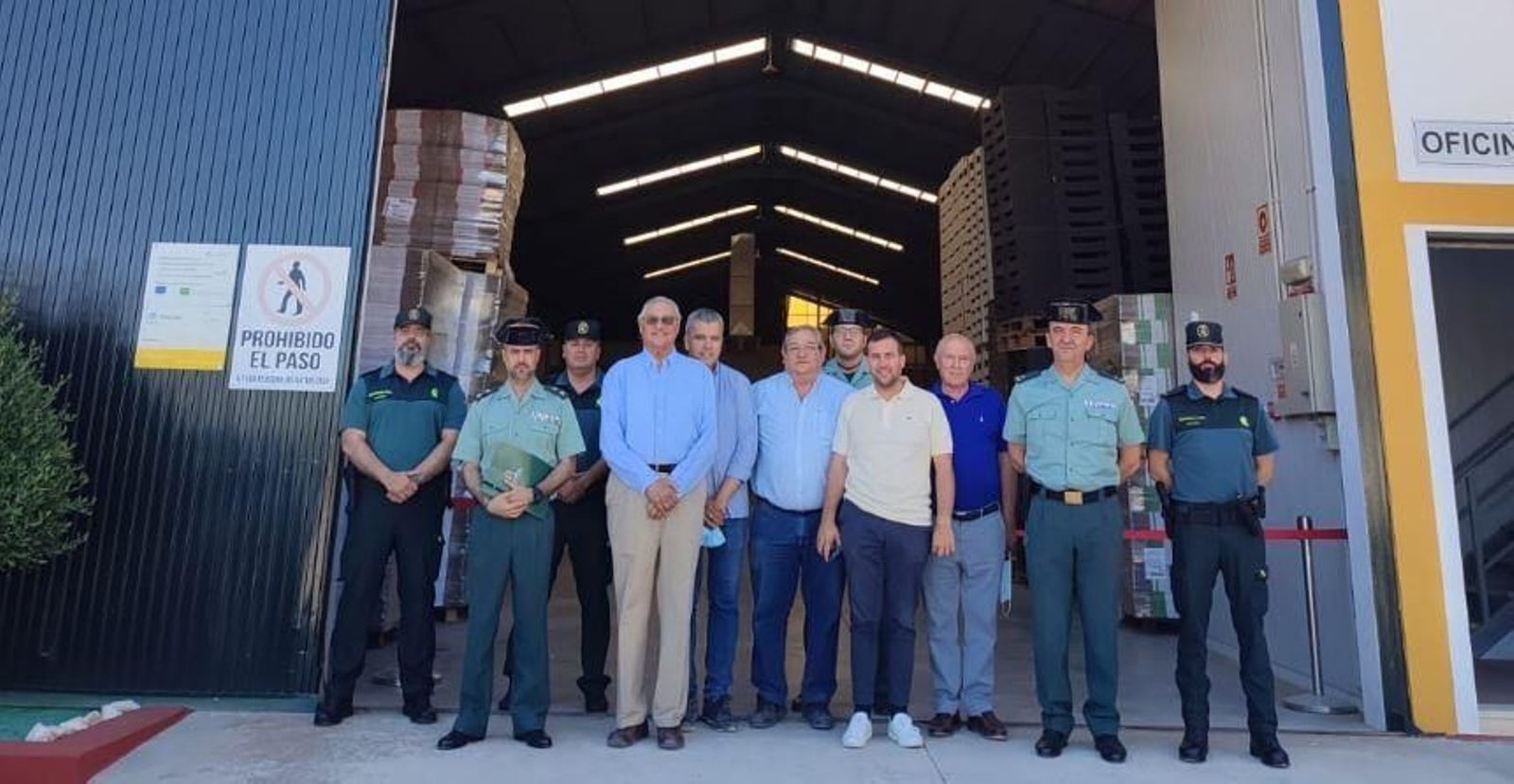 Los ajeros cordobeses, reunidos con la Guardia Civil en Montalbán.