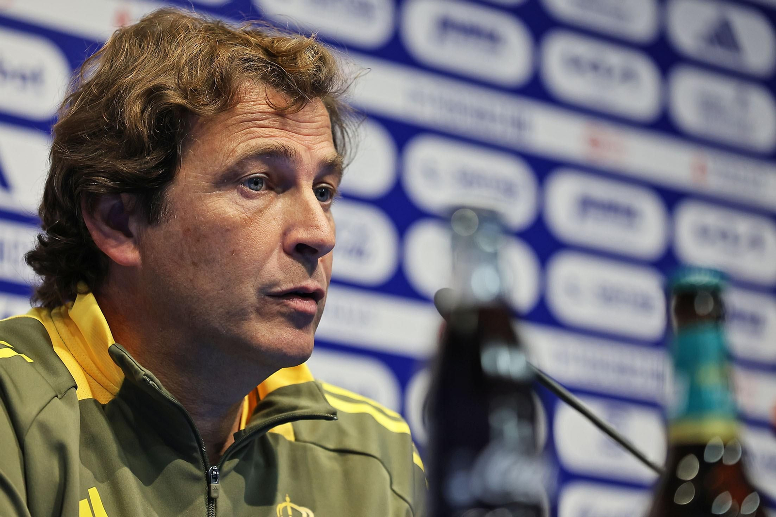 Raúl Galbarro en rueda de prensa.