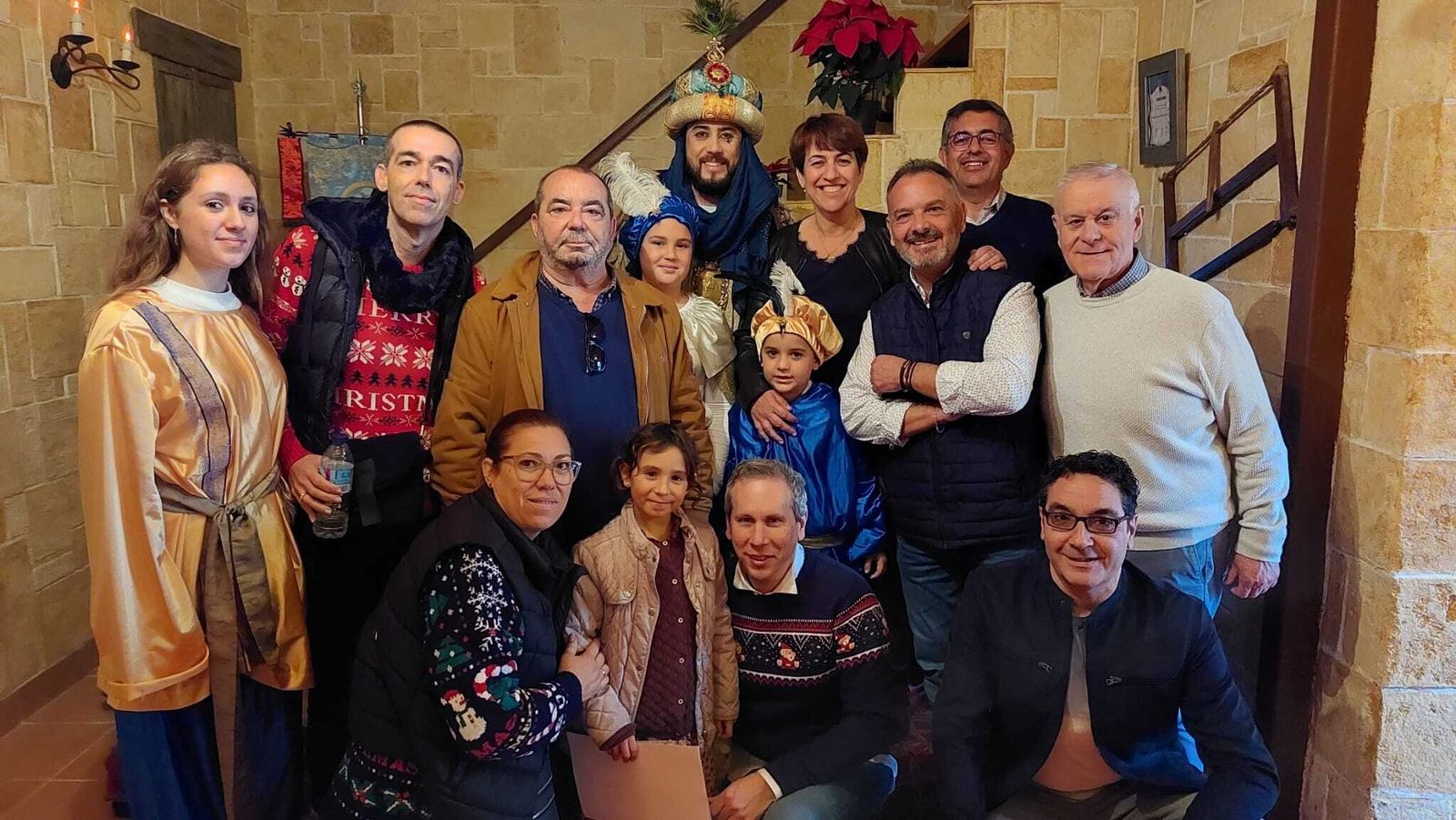 Una imagen de la visita de Calleja y el Cartero Real a la asociación de belenistas portuense Ángel Martínez.