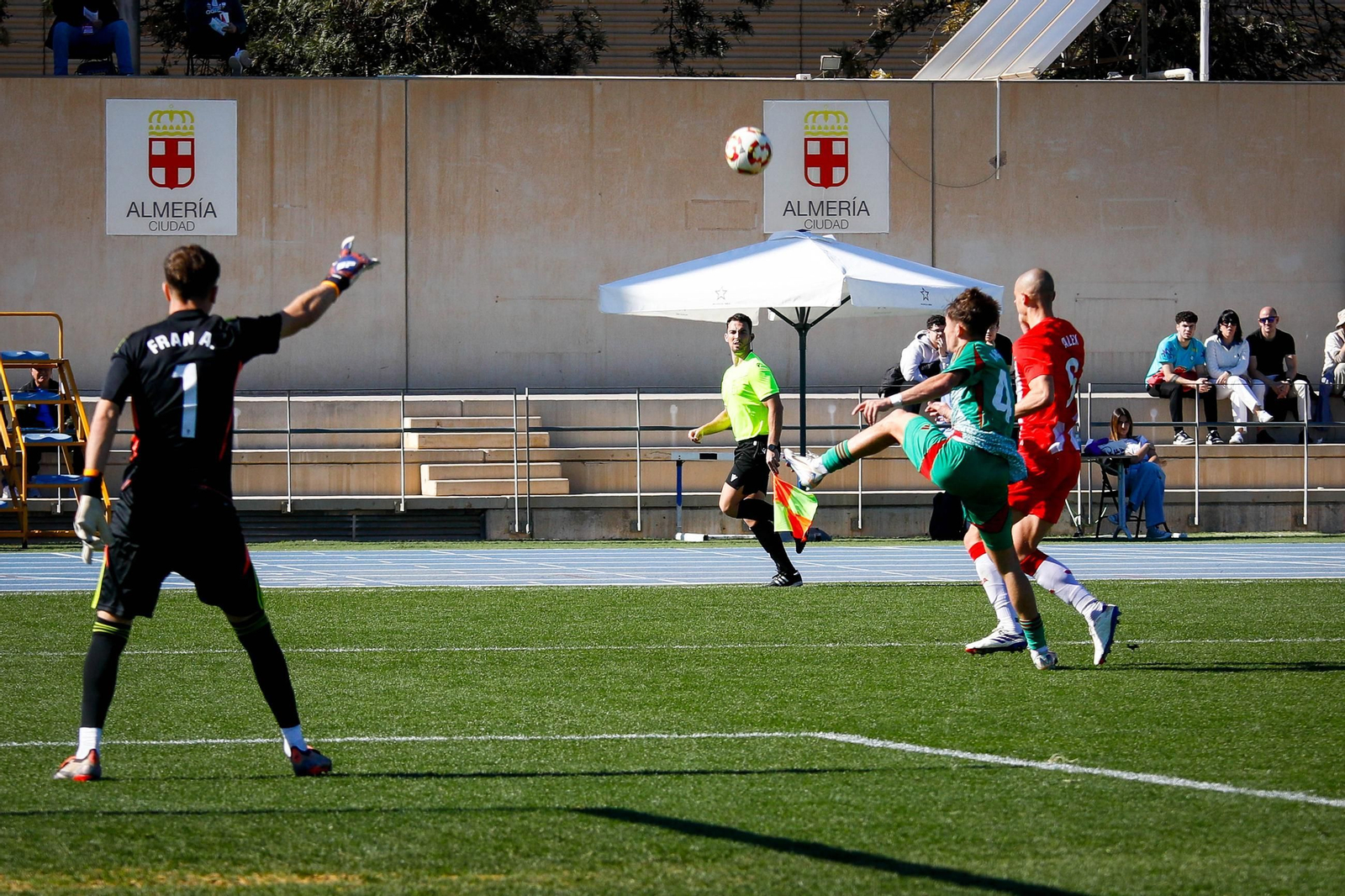 Las imágenes de Segunda RFEF entre Almeria B y recreativo de Granada