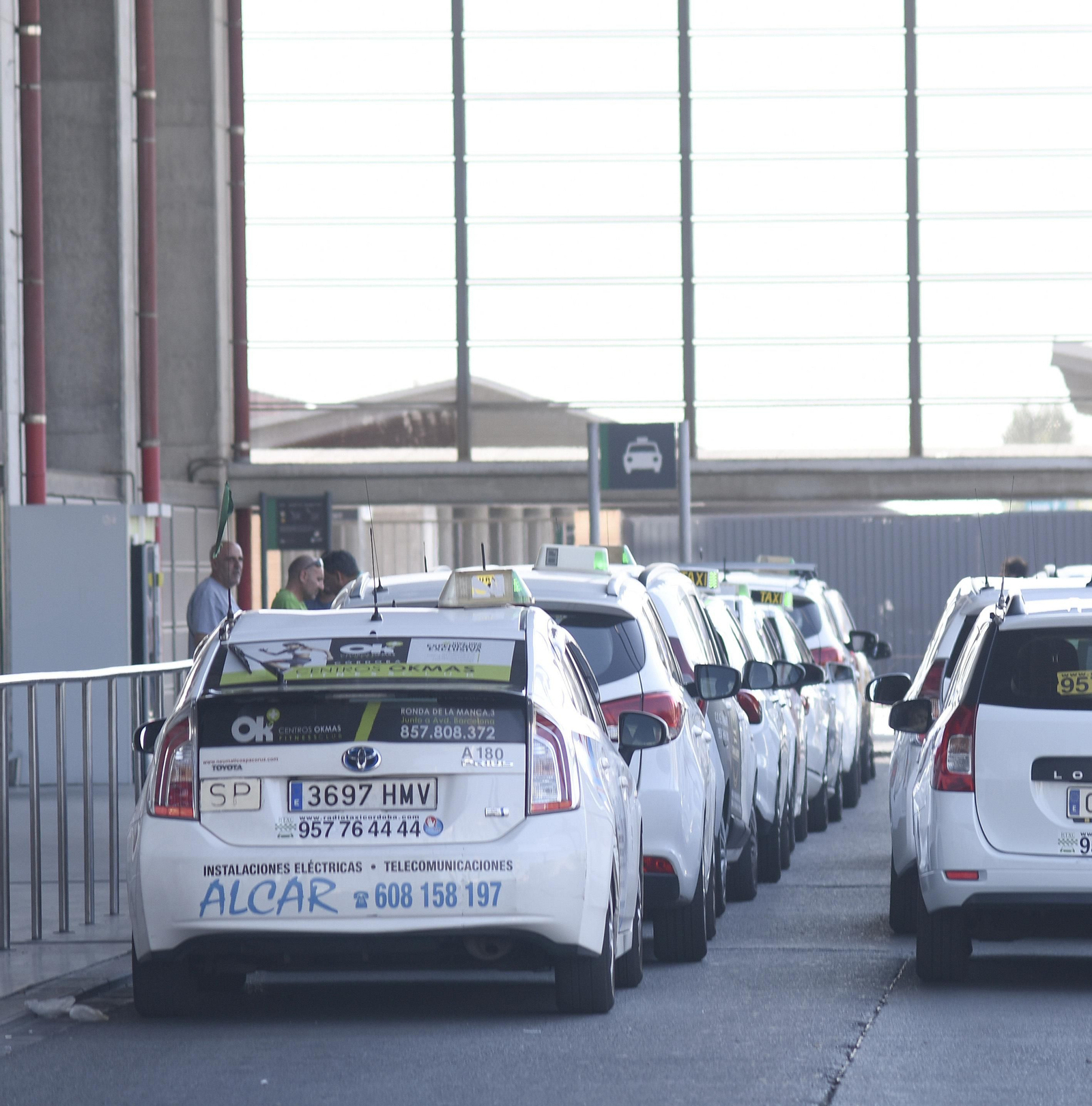 Parada de taxis en la estación de trenes Córdoba Central.