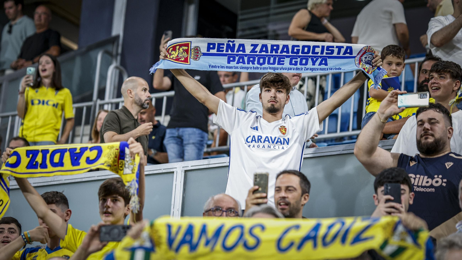 Búscate entre las fotos del partido de fútbol entre Cádiz CF y Real Zaragoza