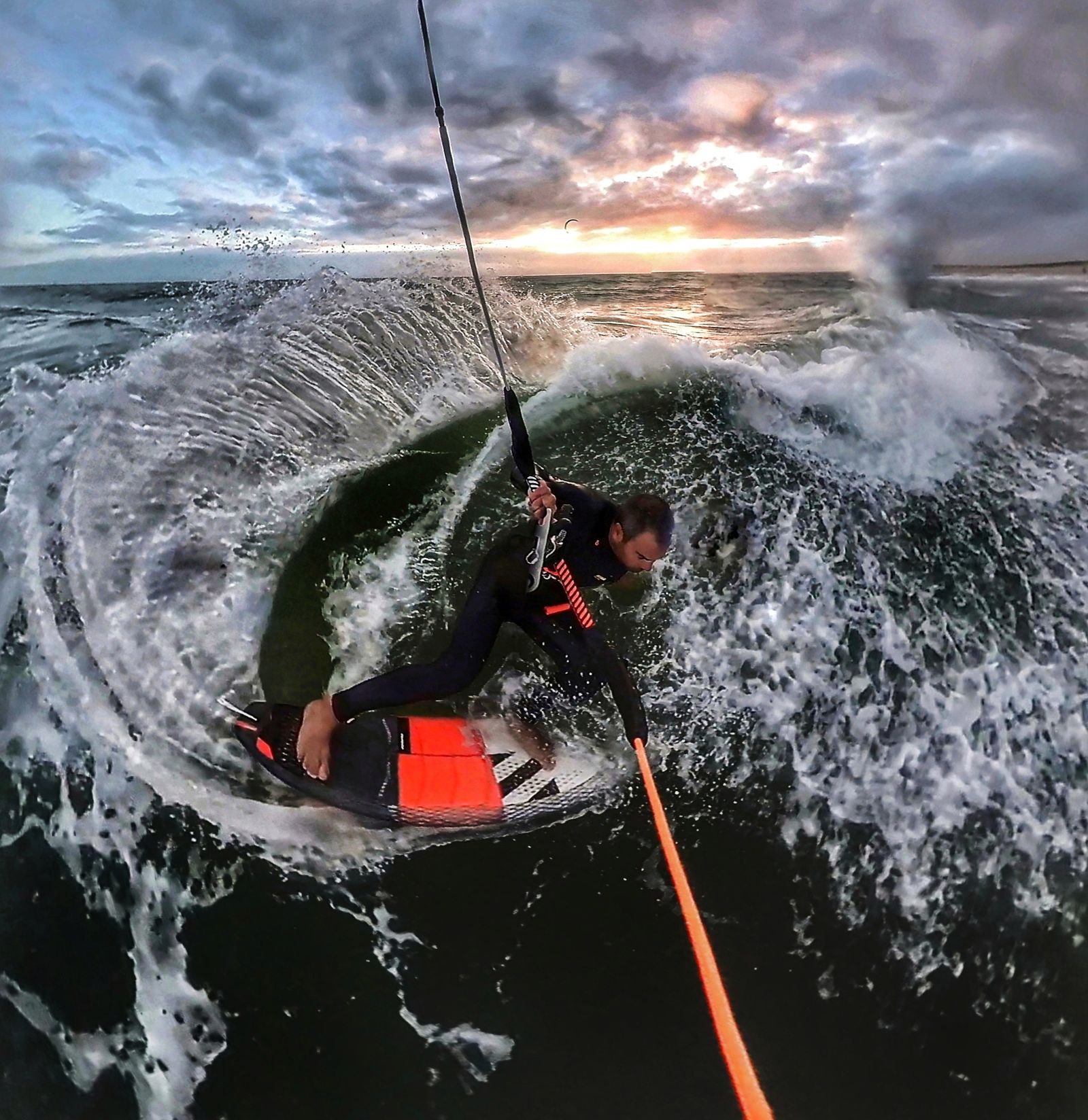 Javier Fernández, el apasionado del kitesurf que lleva los colores de Huelva por todo el mundo