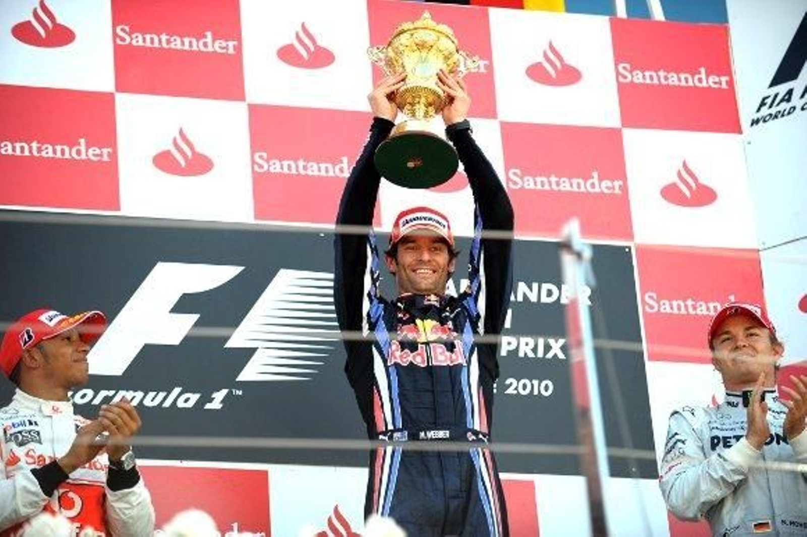 Webber gana y Alonso se hunde