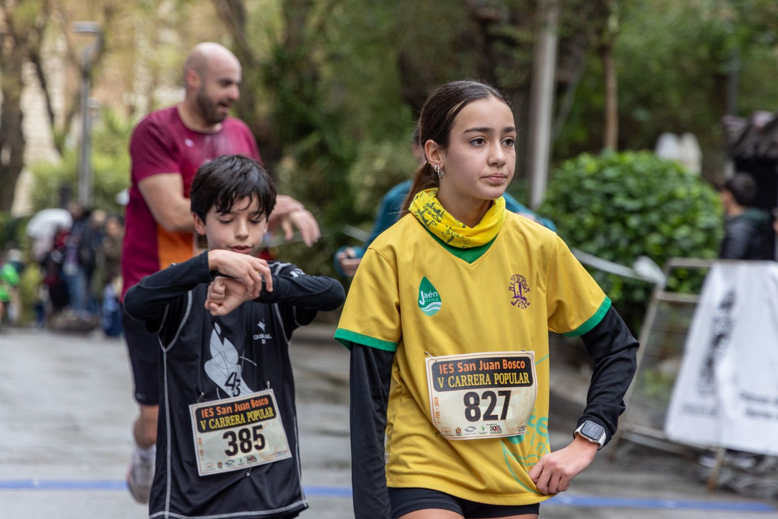 En imágenes: la lluvia no frena a más de un millar de corredores en la V Carrera Popular del IES San Juan Bosco (1)