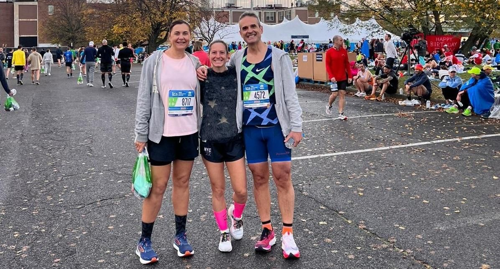 Los almerienses Ana, Marimí y Antonio, antes de comenzar la carrera