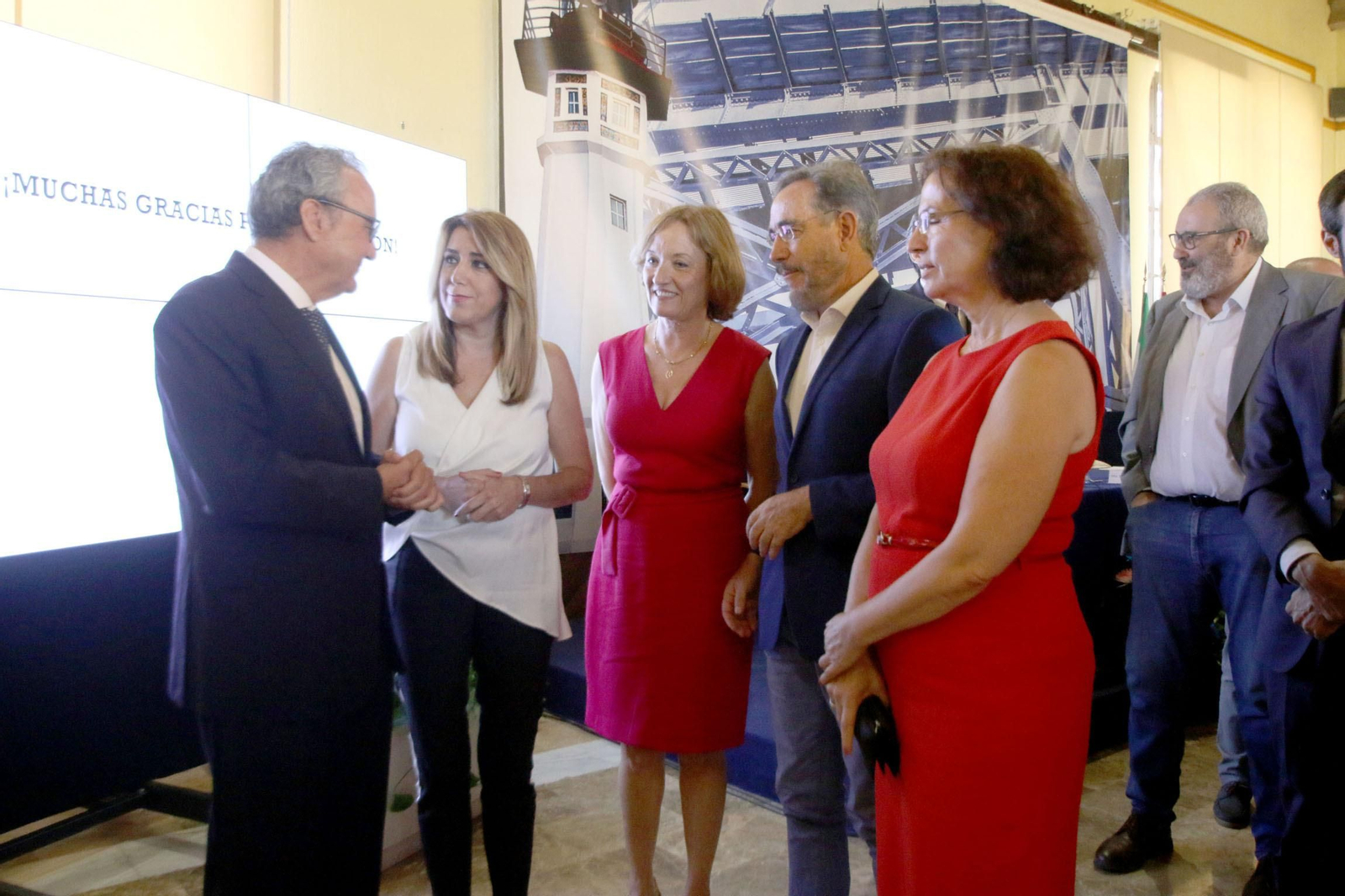 El presidente de Grupo Cosentino, Francisco Martínez-Cosentino, la presidenta de la Junta de Andalucía, Susana Díaz, la presidenta de la Autoridad Portuaria de Almería, Mari Carmen Ortiz, el consejero  de Fomento  y Vivienda, Felipe López, y la delegada del Gobierno en Almería, Gracia Fernández.