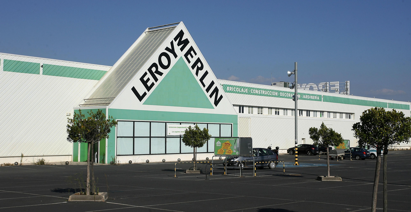La tienda Leory Merlin en Corrales. La tienda Leory Merlin en Corrales.