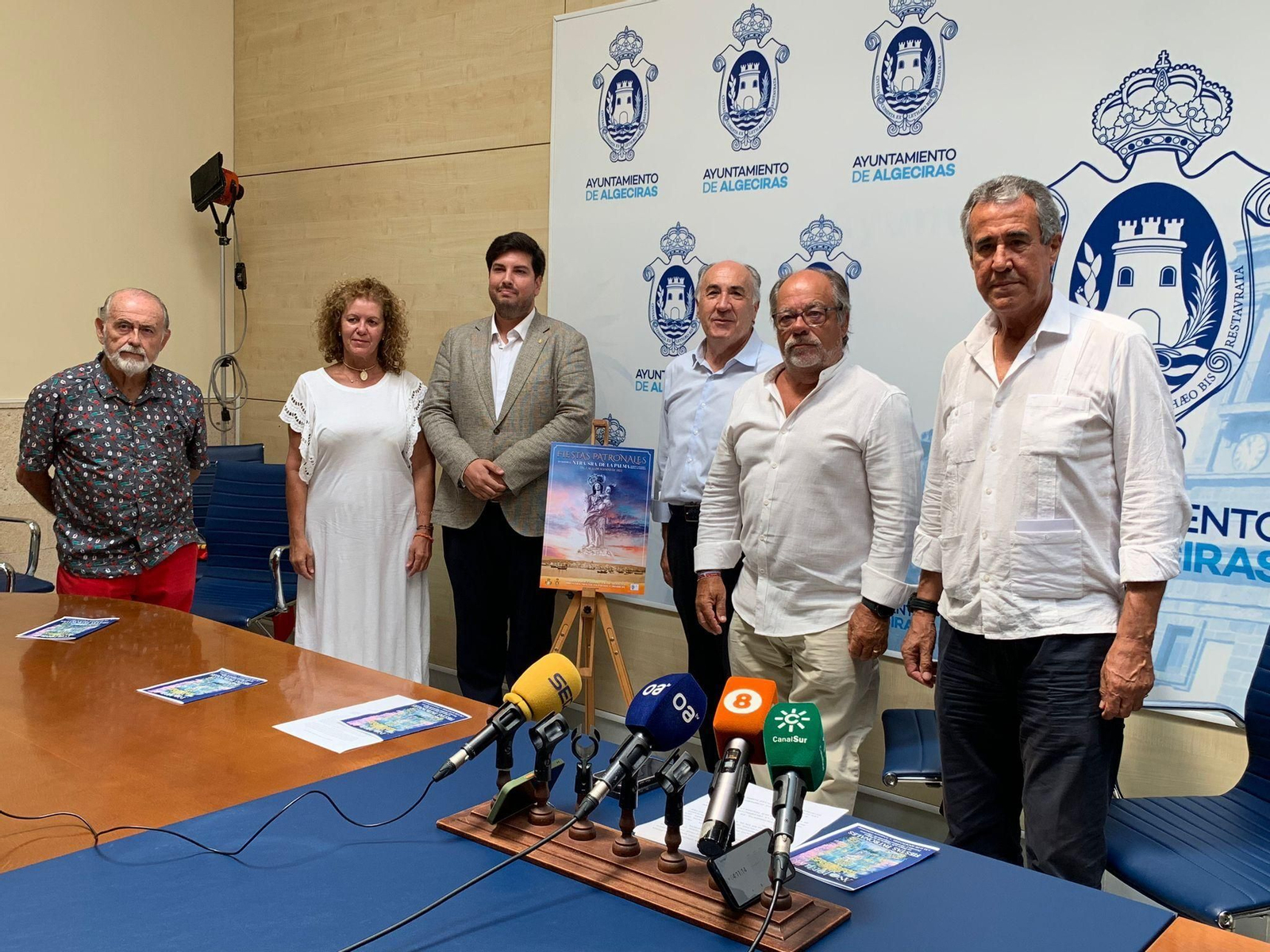 La presentación del cartel de los cultos en honor a Nuestra Señora de la Palma, este lunes.