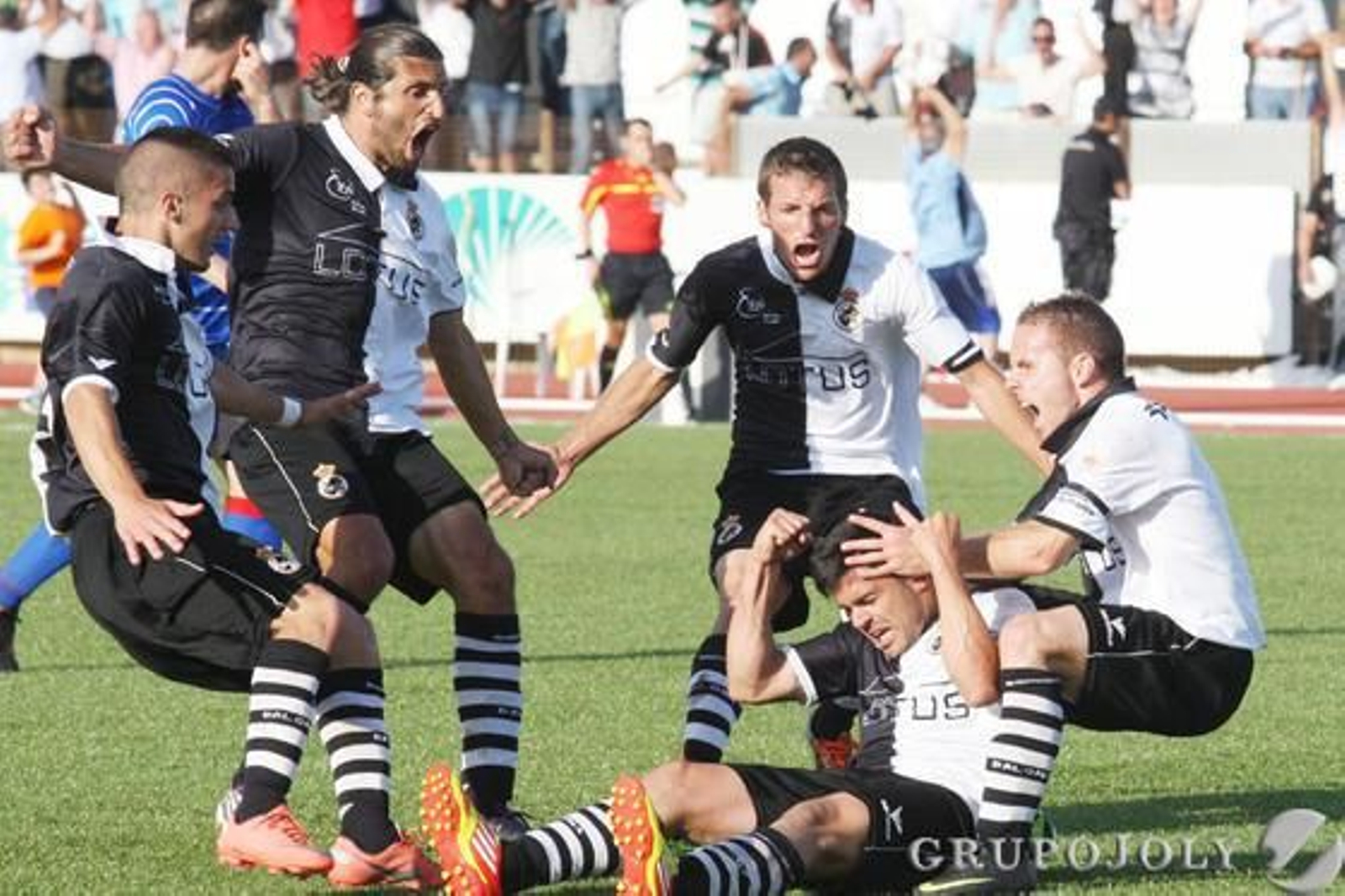 La Balona saca a relucir su calidad para dar un vuelco al resultado con un hombre menos.

Foto: Paco Guerrero